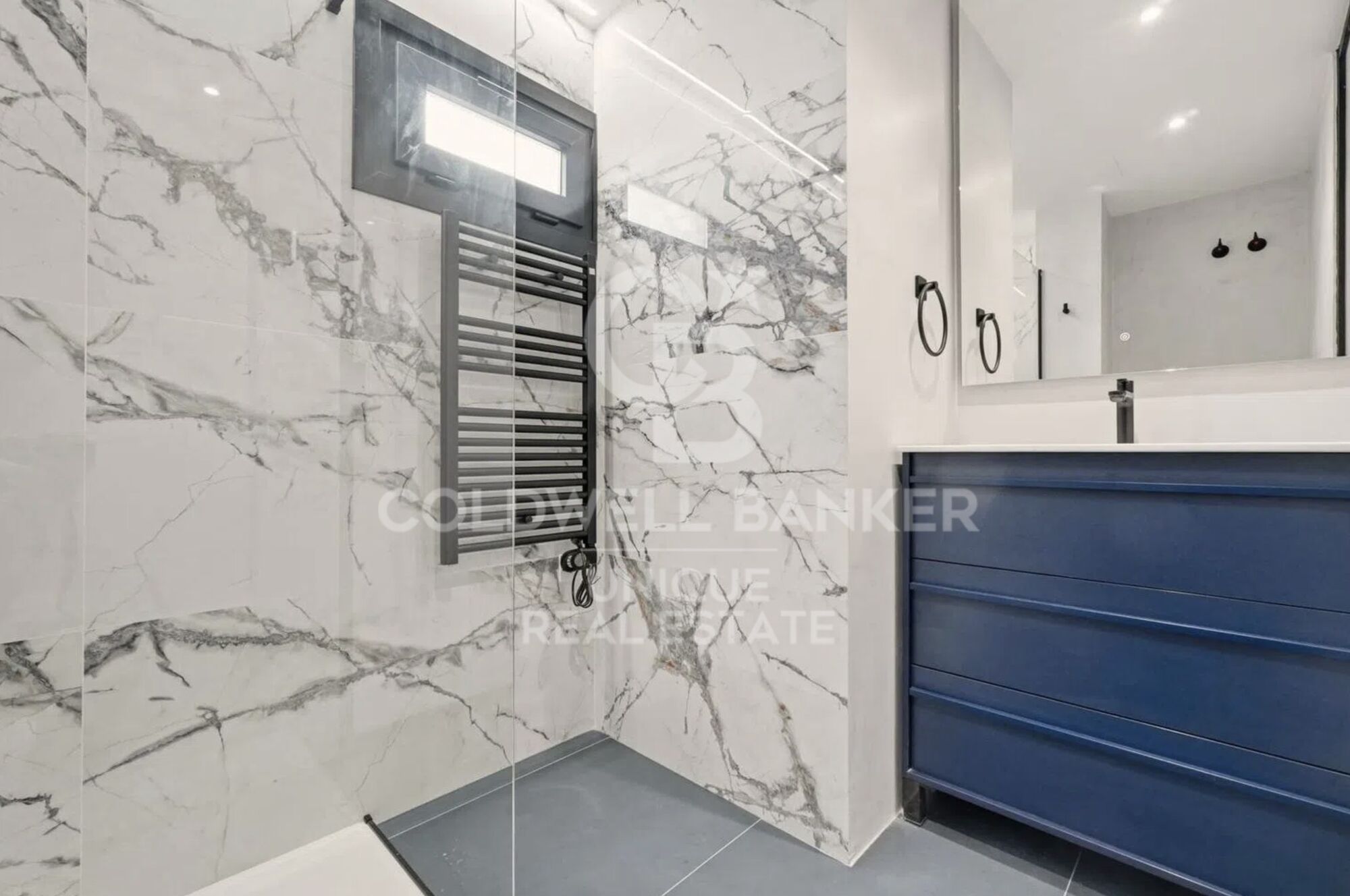 Renovated penthouse with terrace, garage, and storage room in Chamberí, Madrid