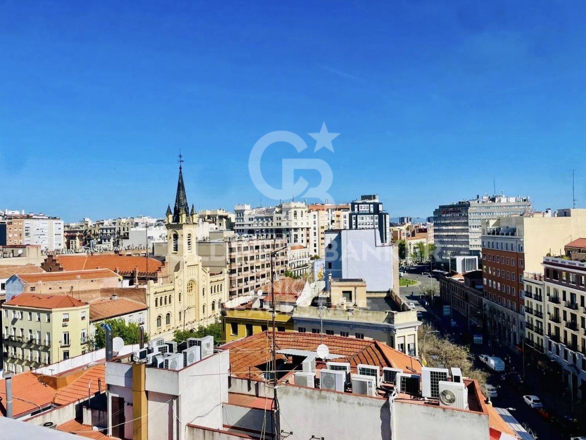 Renovated penthouse with terrace, garage, and storage room in Chamberí, Madrid