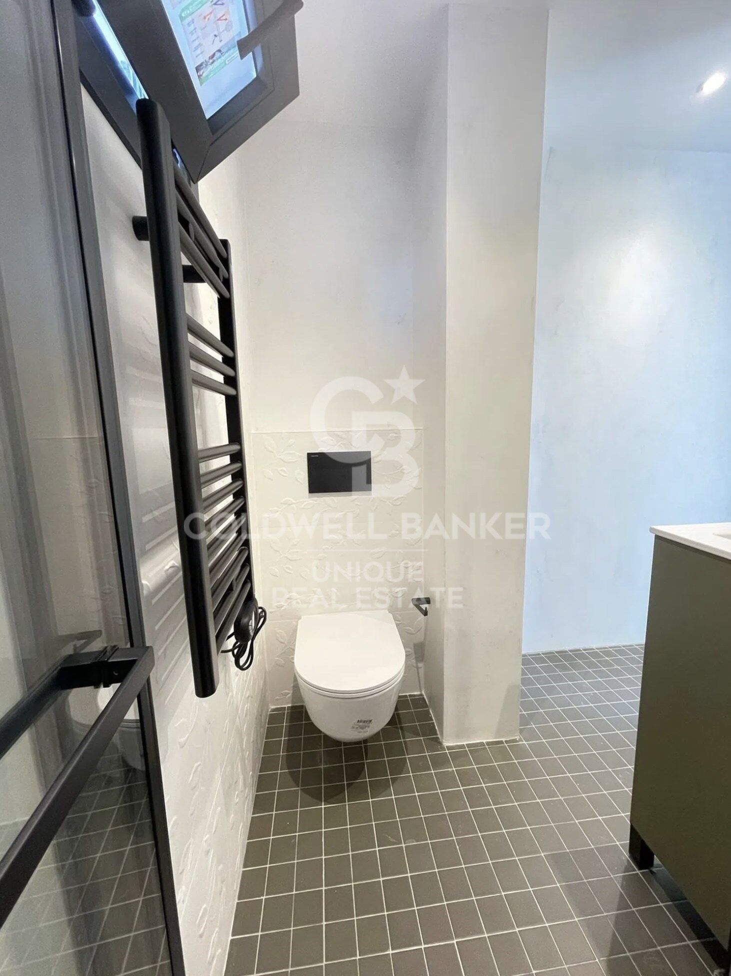 Renovated penthouse with terrace, garage, and storage room in Chamberí, Madrid