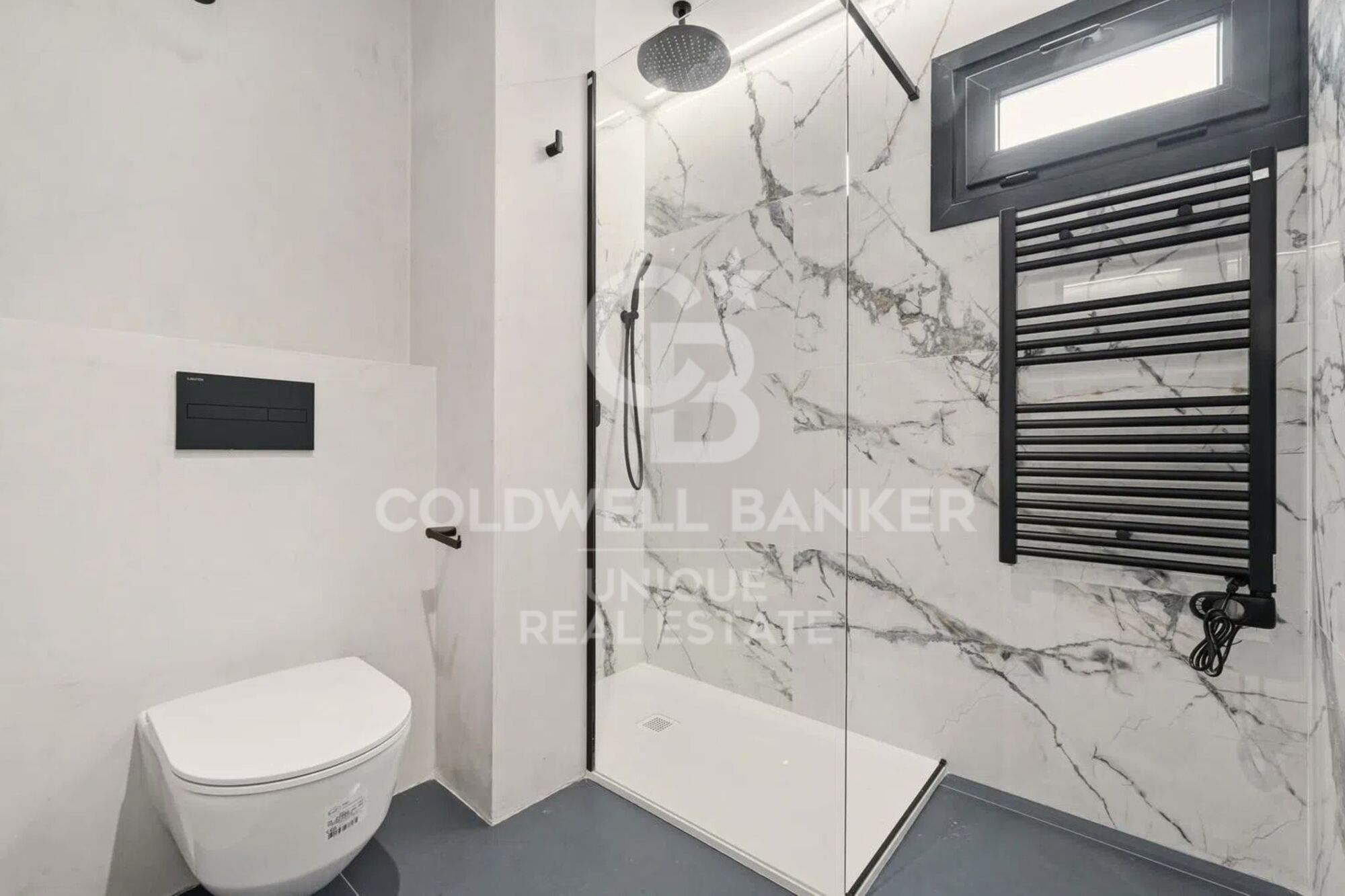 Renovated penthouse with terrace, garage, and storage room in Chamberí, Madrid