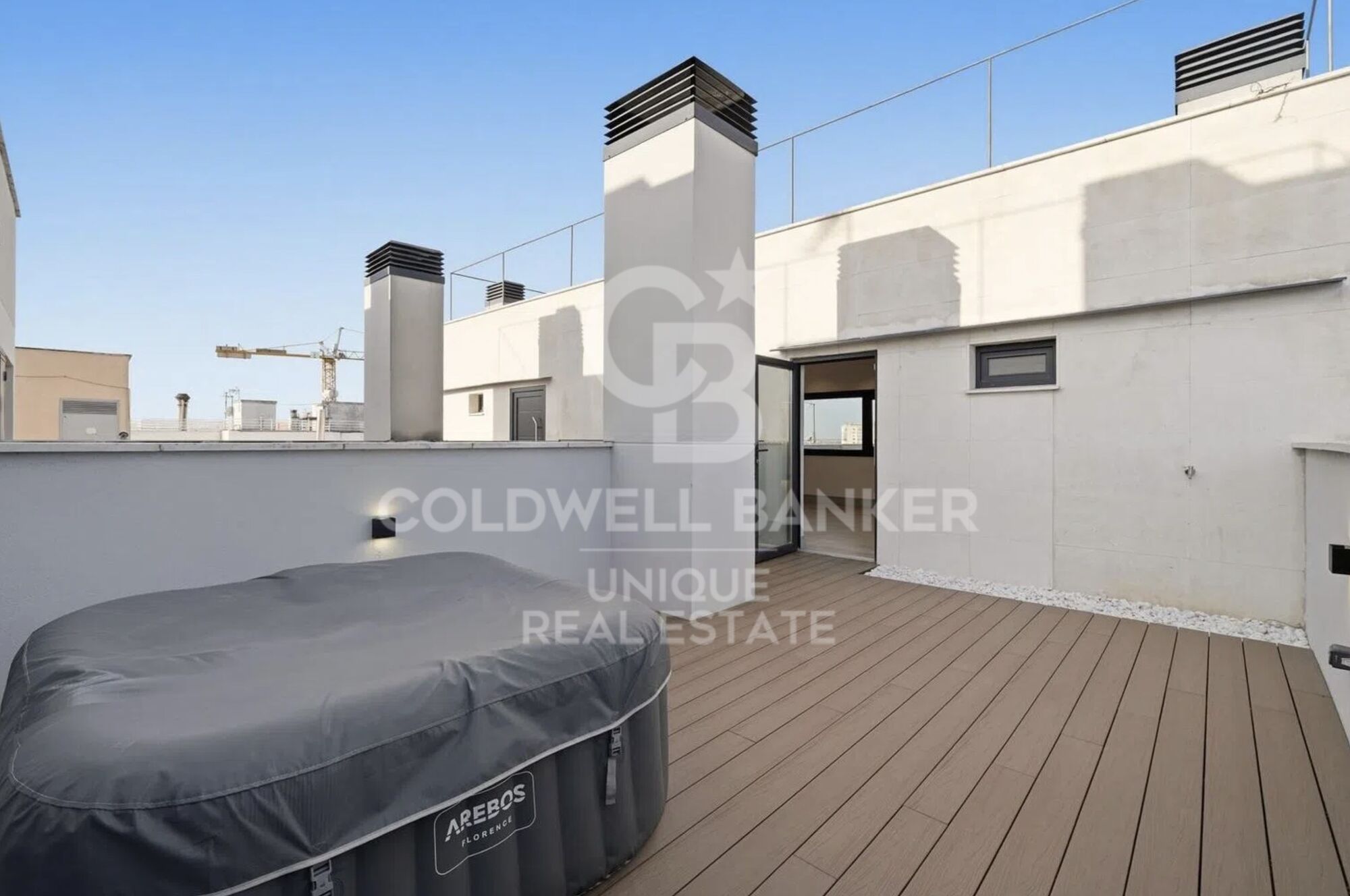 Renovated penthouse with terrace, garage, and storage room in Chamberí, Madrid