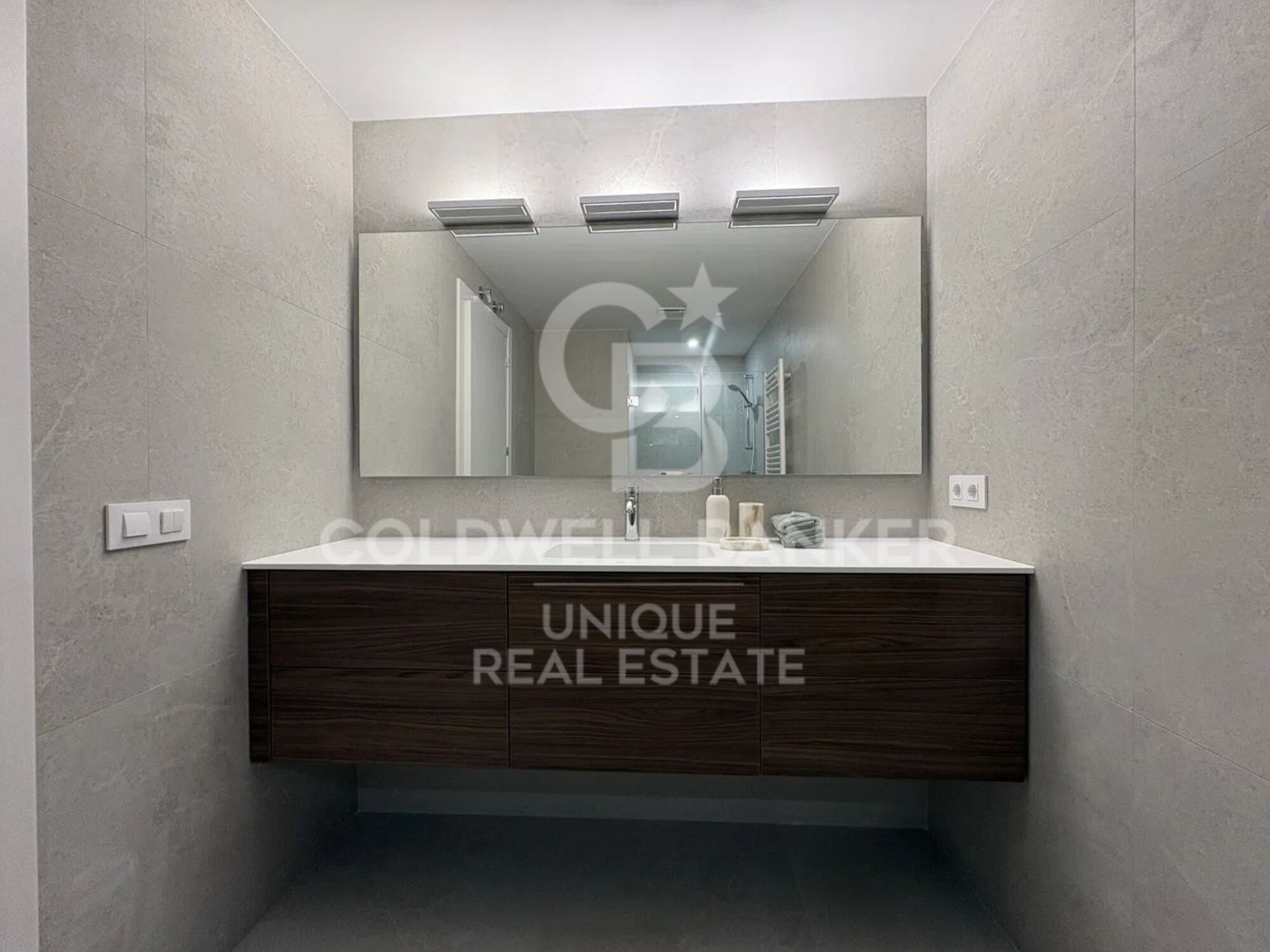 Renovated exterior apartment with terrace in El Viso, Madrid