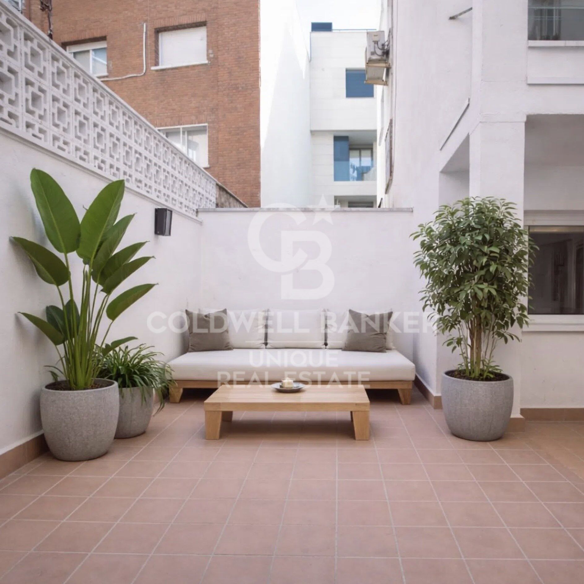 Renovated exterior apartment with terrace in El Viso, Madrid