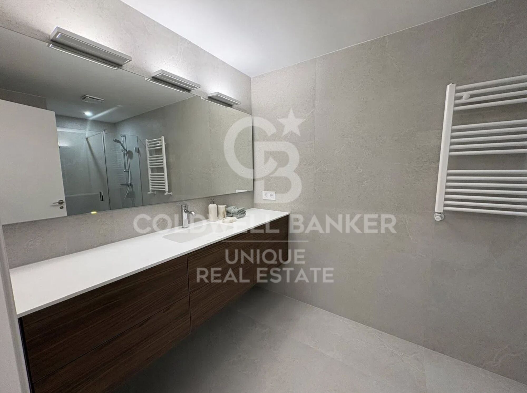 Renovated exterior apartment with terrace in El Viso, Madrid