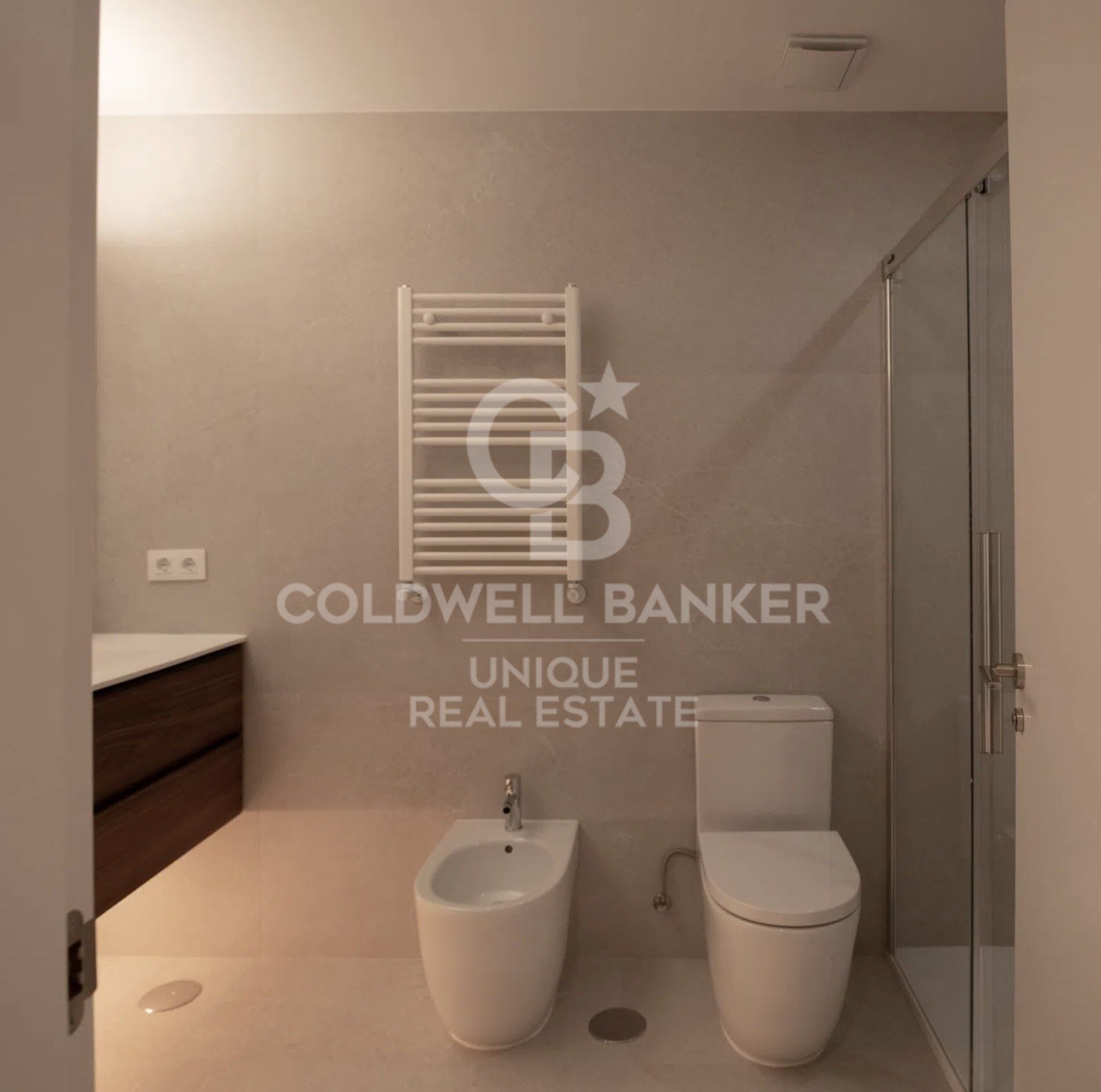 Renovated exterior apartment with terrace in El Viso, Madrid