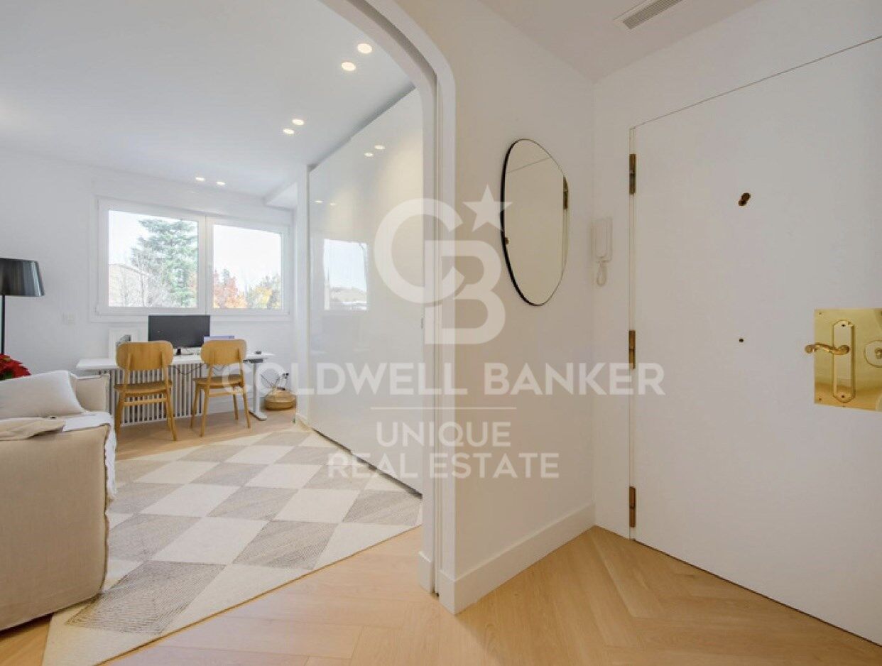 Renovated exterior apartment with swimming pool, garden and garage in Hipanoamérica, Madrid