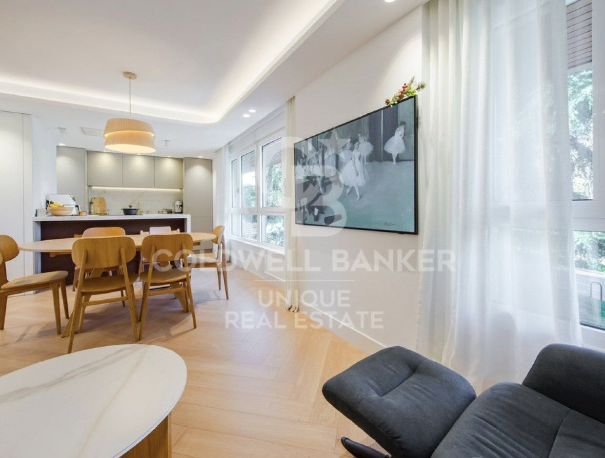 Renovated exterior apartment with swimming pool, garden and garage in Hipanoamérica, Madrid