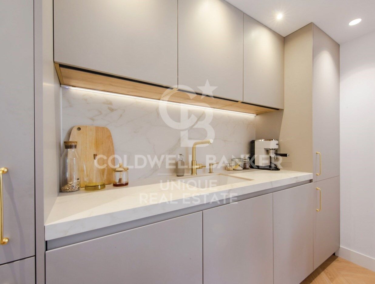 Renovated exterior apartment with swimming pool, garden and garage in Hipanoamérica, Madrid