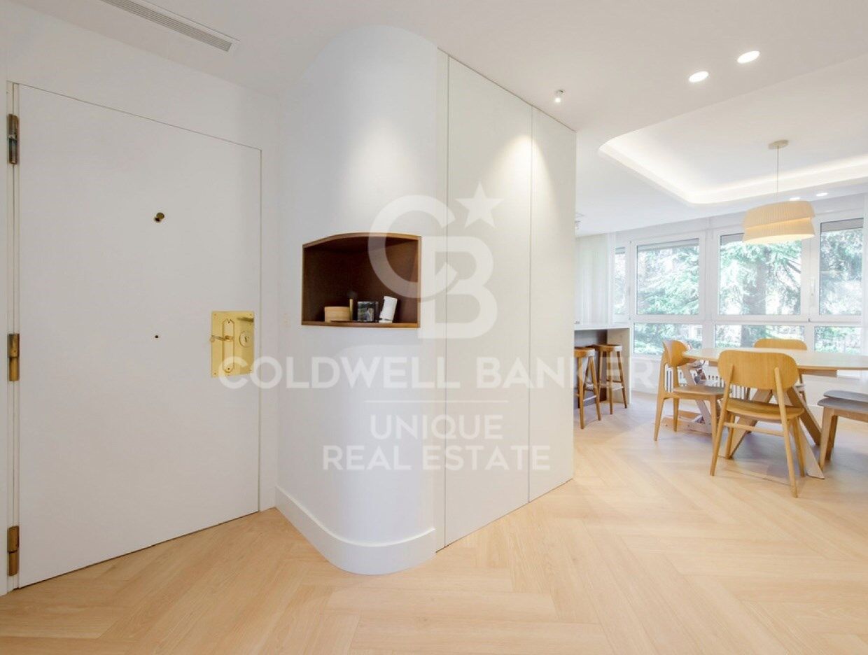 Renovated exterior apartment with swimming pool, garden and garage in Hipanoamérica, Madrid