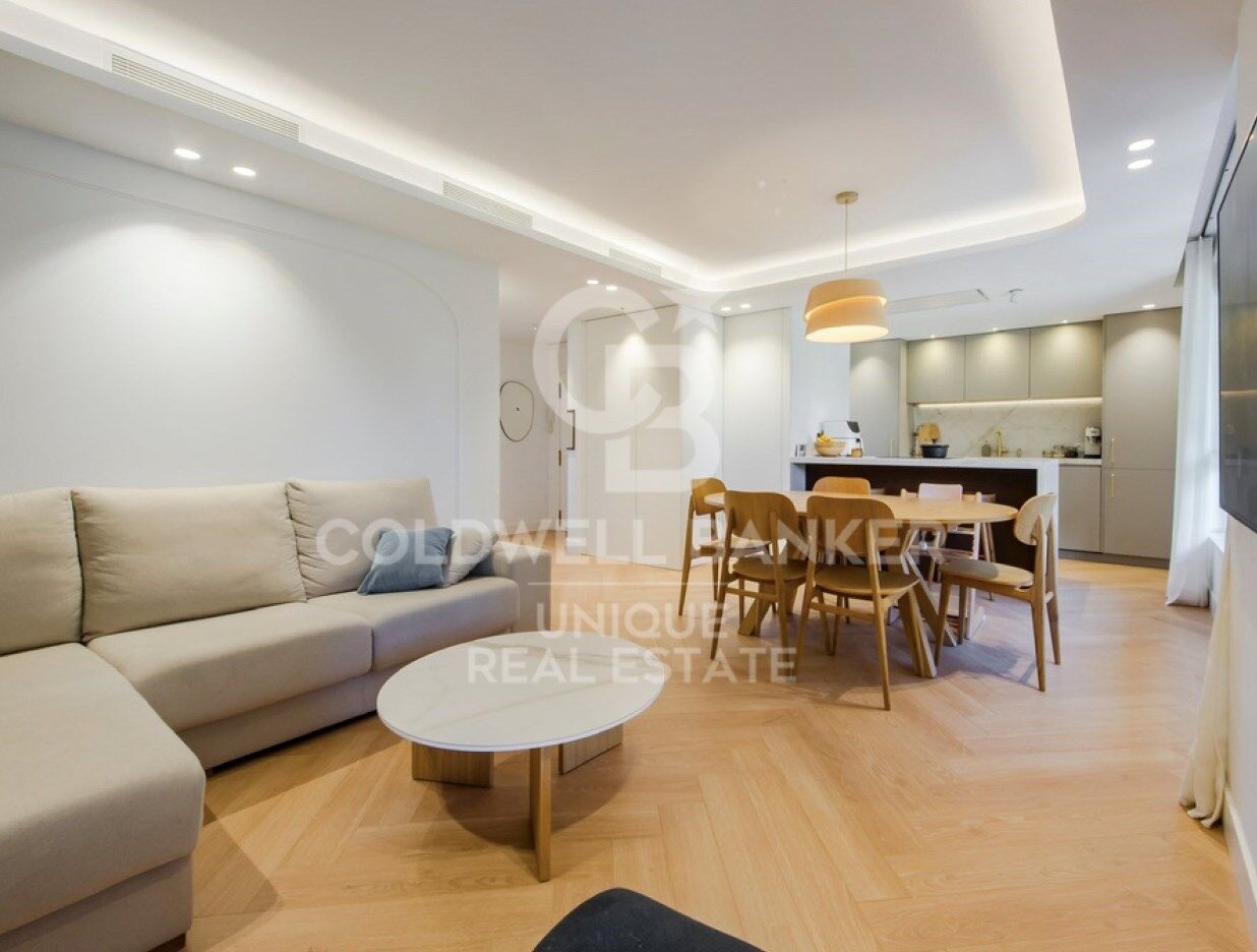 Renovated exterior apartment with swimming pool, garden and garage in Hipanoamérica, Madrid