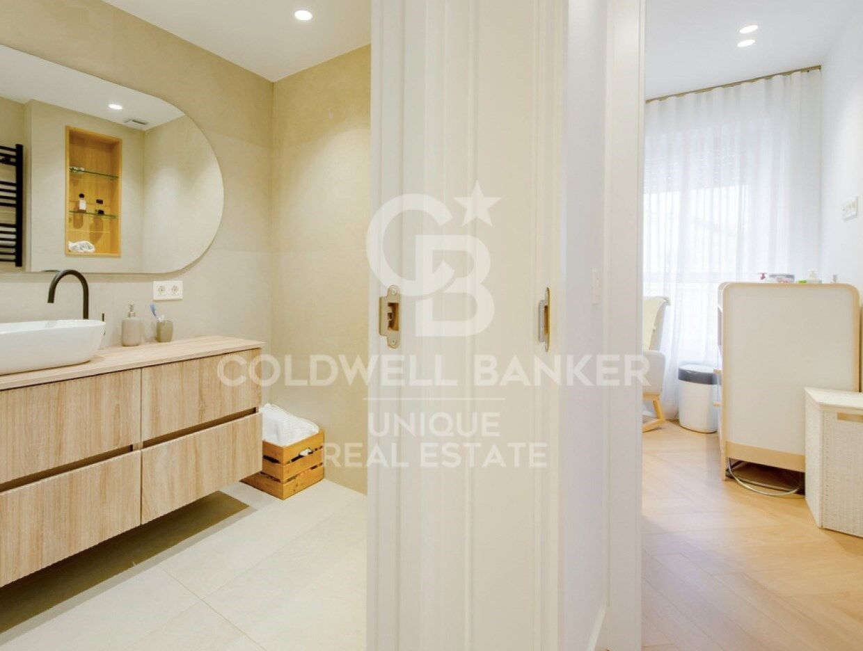 Renovated exterior apartment with swimming pool, garden and garage in Hipanoamérica, Madrid
