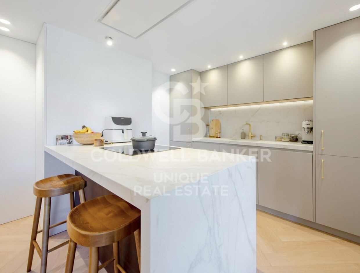 Renovated exterior apartment with swimming pool, garden and garage in Hipanoamérica, Madrid