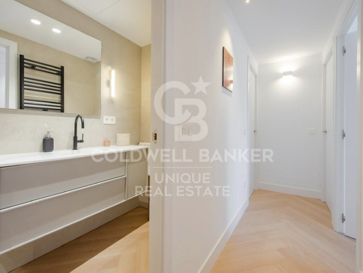 Renovated exterior apartment with swimming pool, garden and garage in Hipanoamérica, Madrid