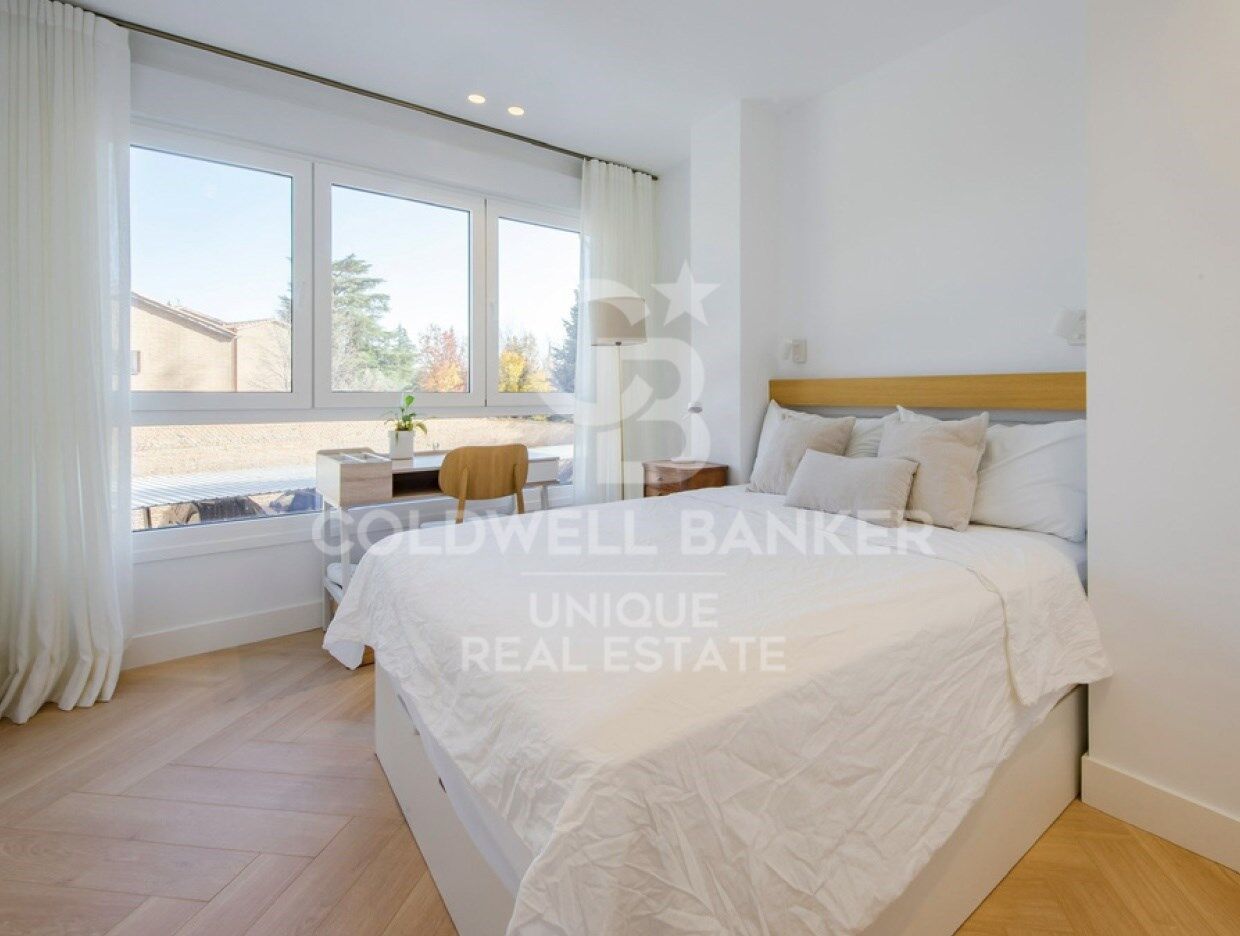 Renovated exterior apartment with swimming pool, garden and garage in Hipanoamérica, Madrid