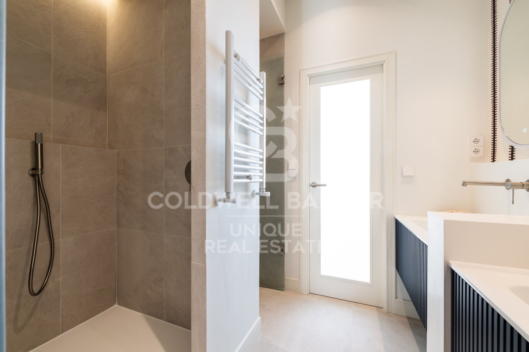 Renovated exterior apartment with garage and storage room in Lista, Madrid