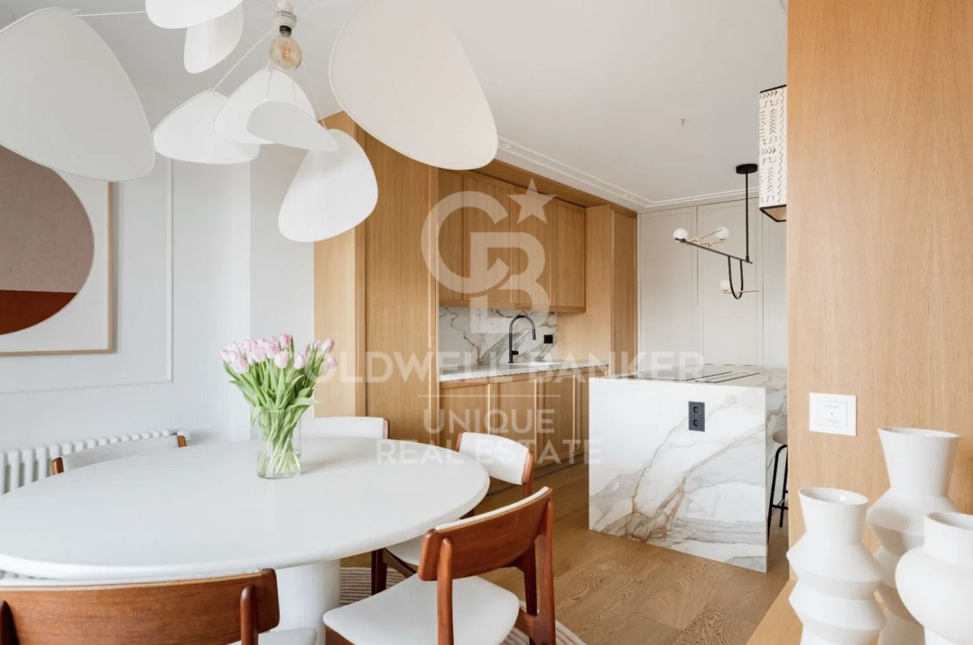 Renovated penthouse with terrace and storage room in Castellana, Madrid