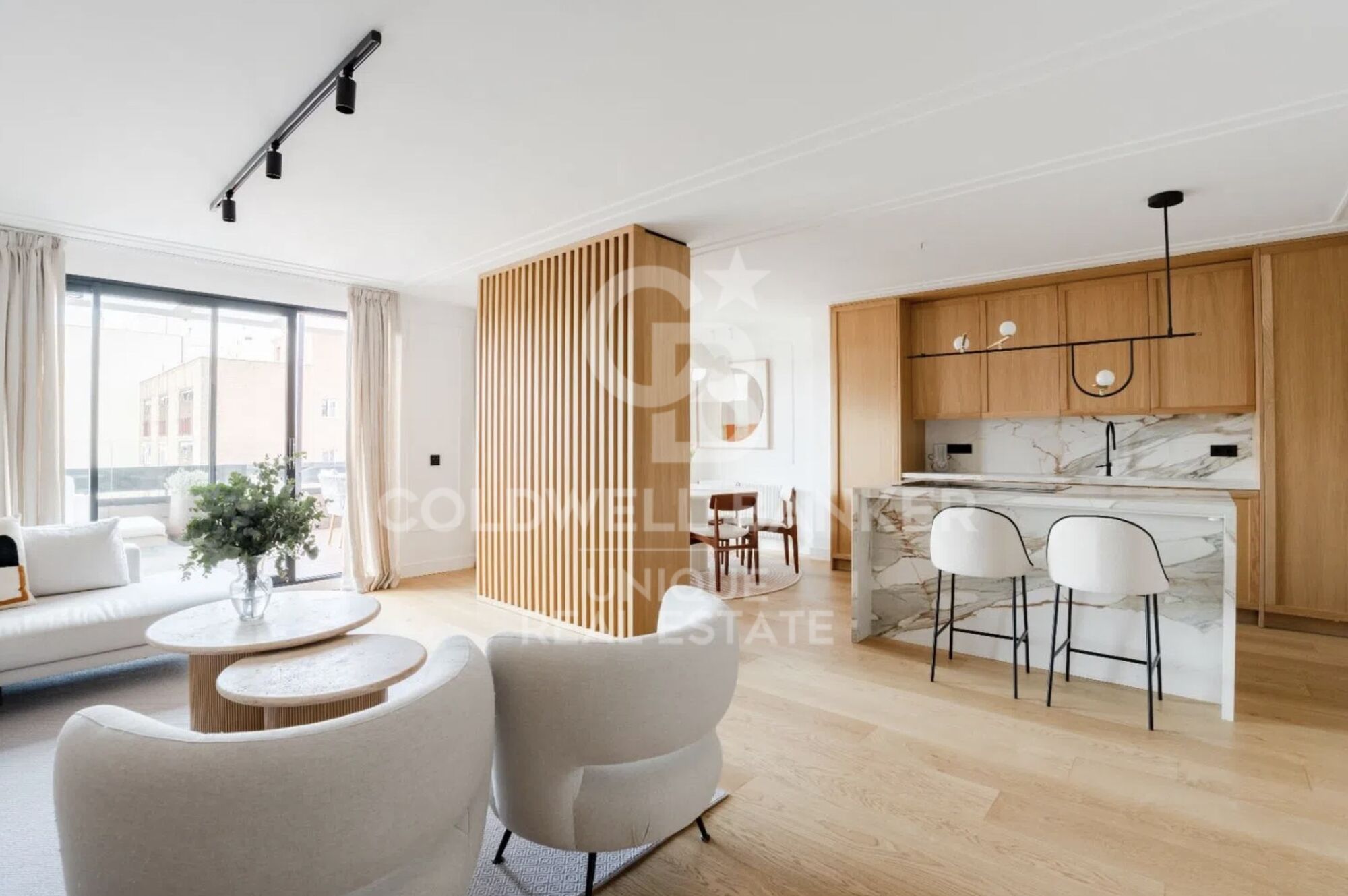 Renovated penthouse with terrace and storage room in Castellana, Madrid