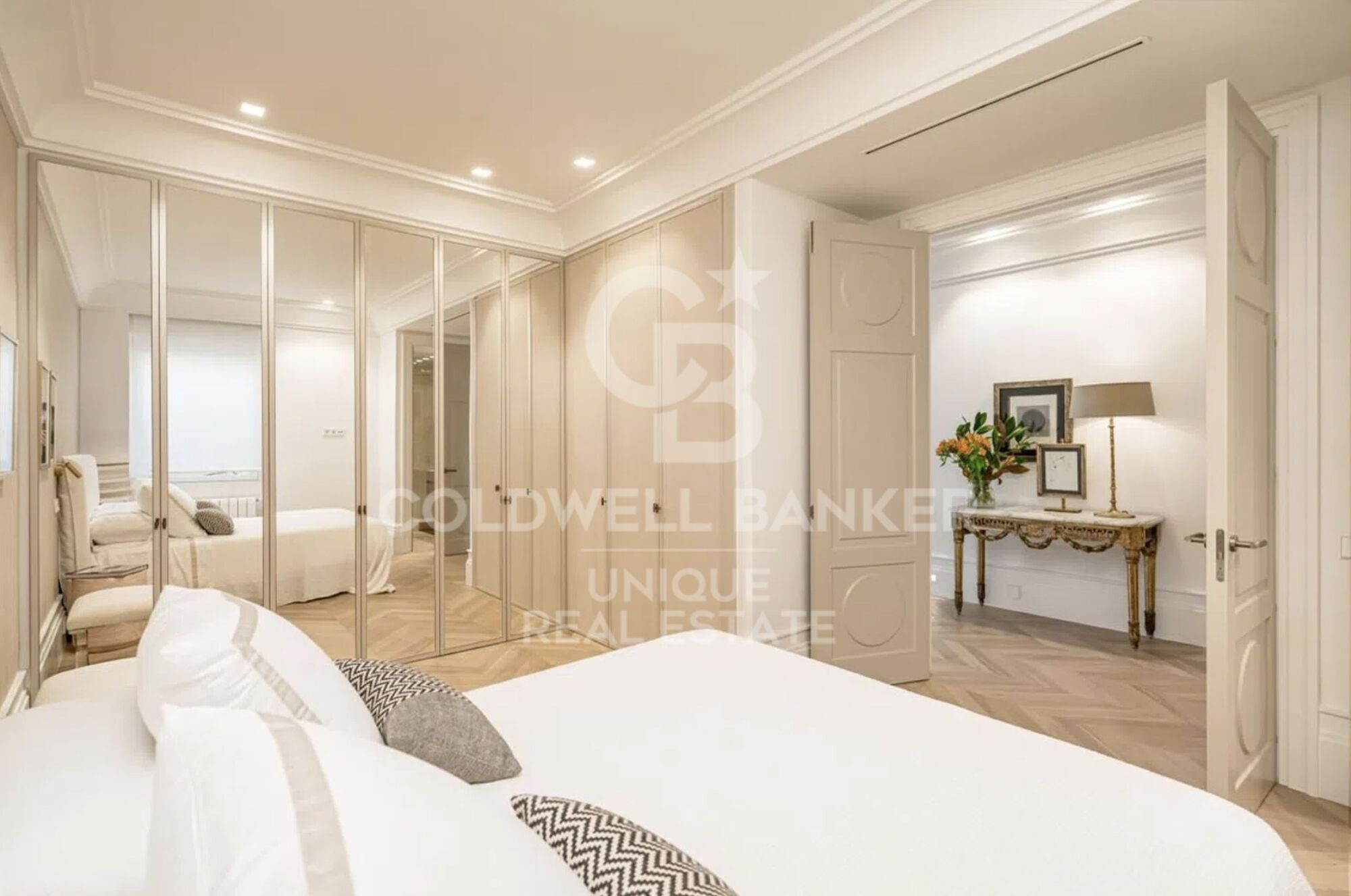 Renovated exterior apartment in Castellana, Madrid