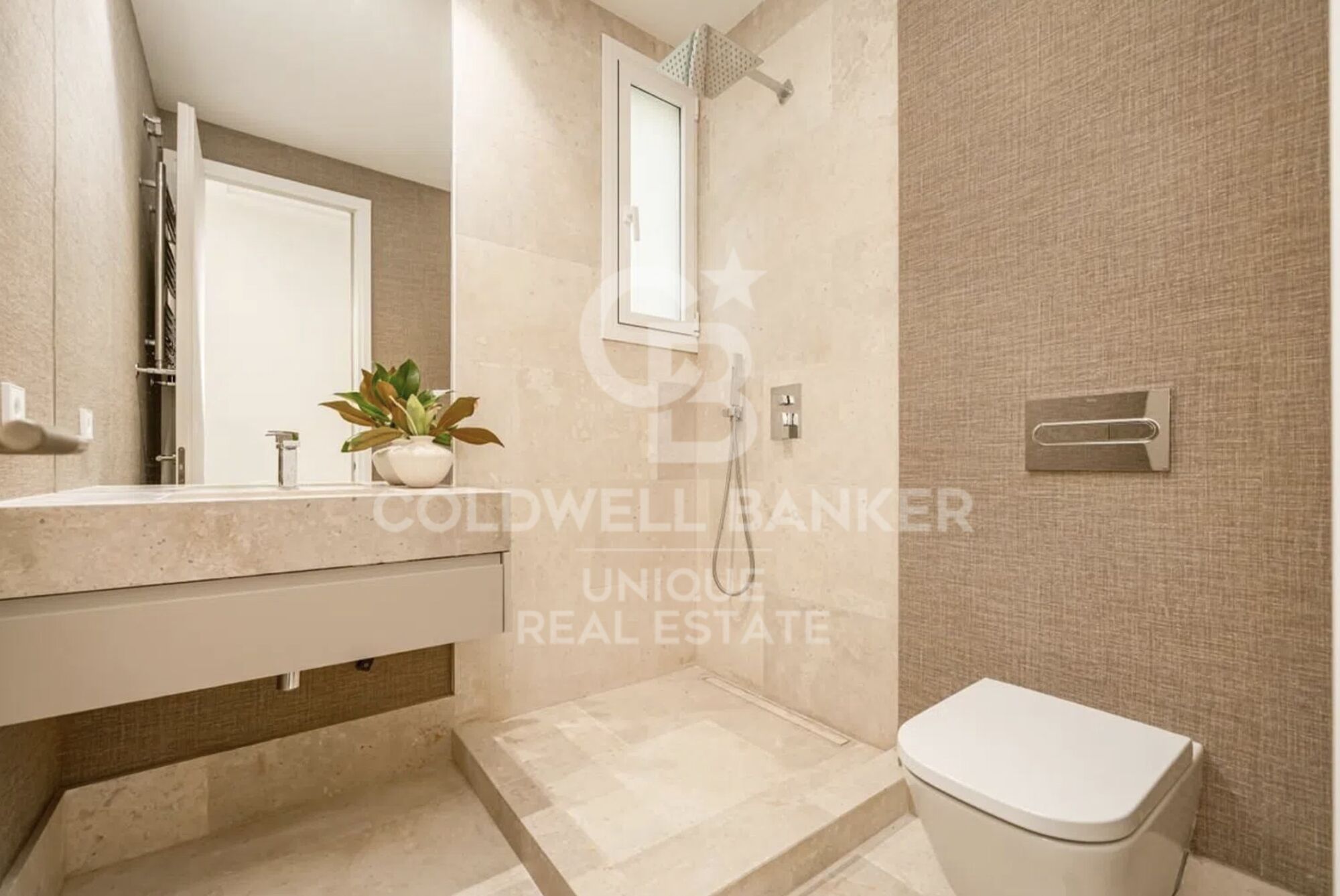 Renovated exterior apartment in Castellana, Madrid