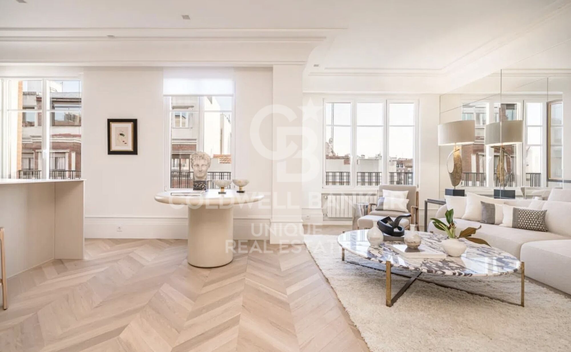 Renovated exterior apartment in Castellana, Madrid