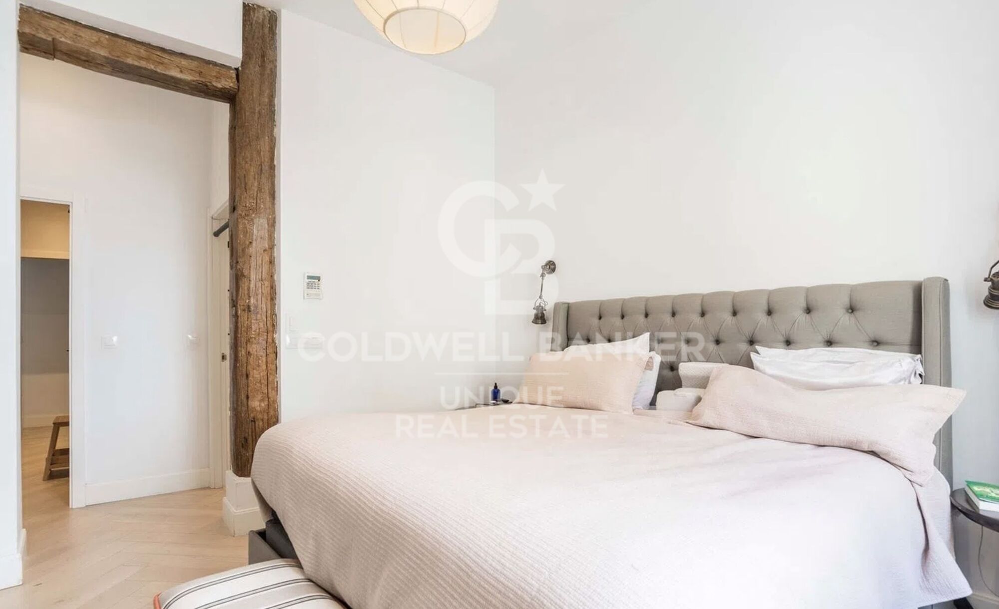 Renovated exterior apartment in Barrio de Las Letras, Madrid