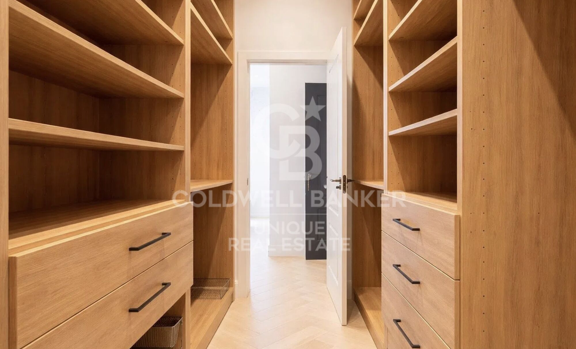 Renovated exterior apartment in Barrio de Las Letras, Madrid