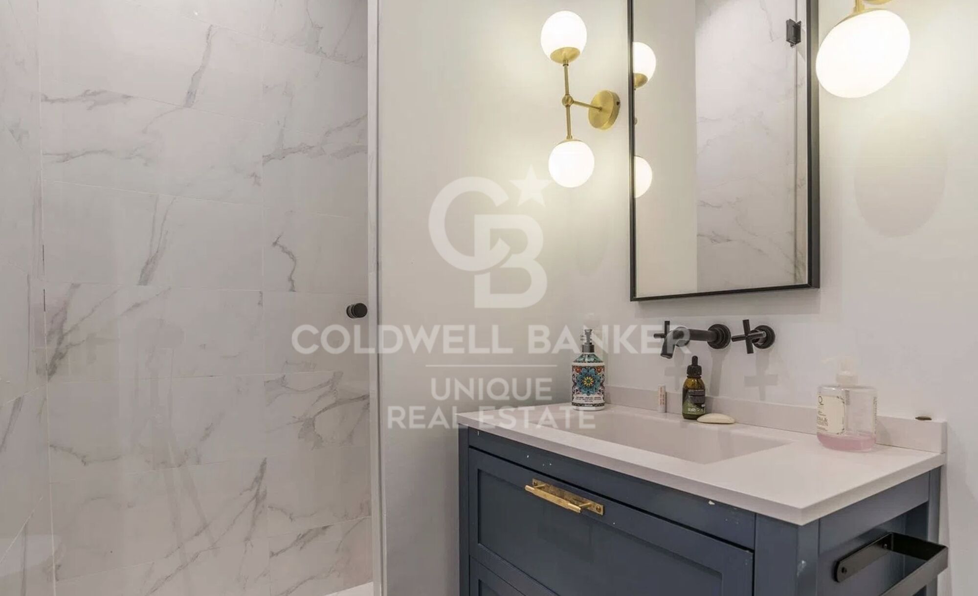 Renovated exterior apartment in Barrio de Las Letras, Madrid