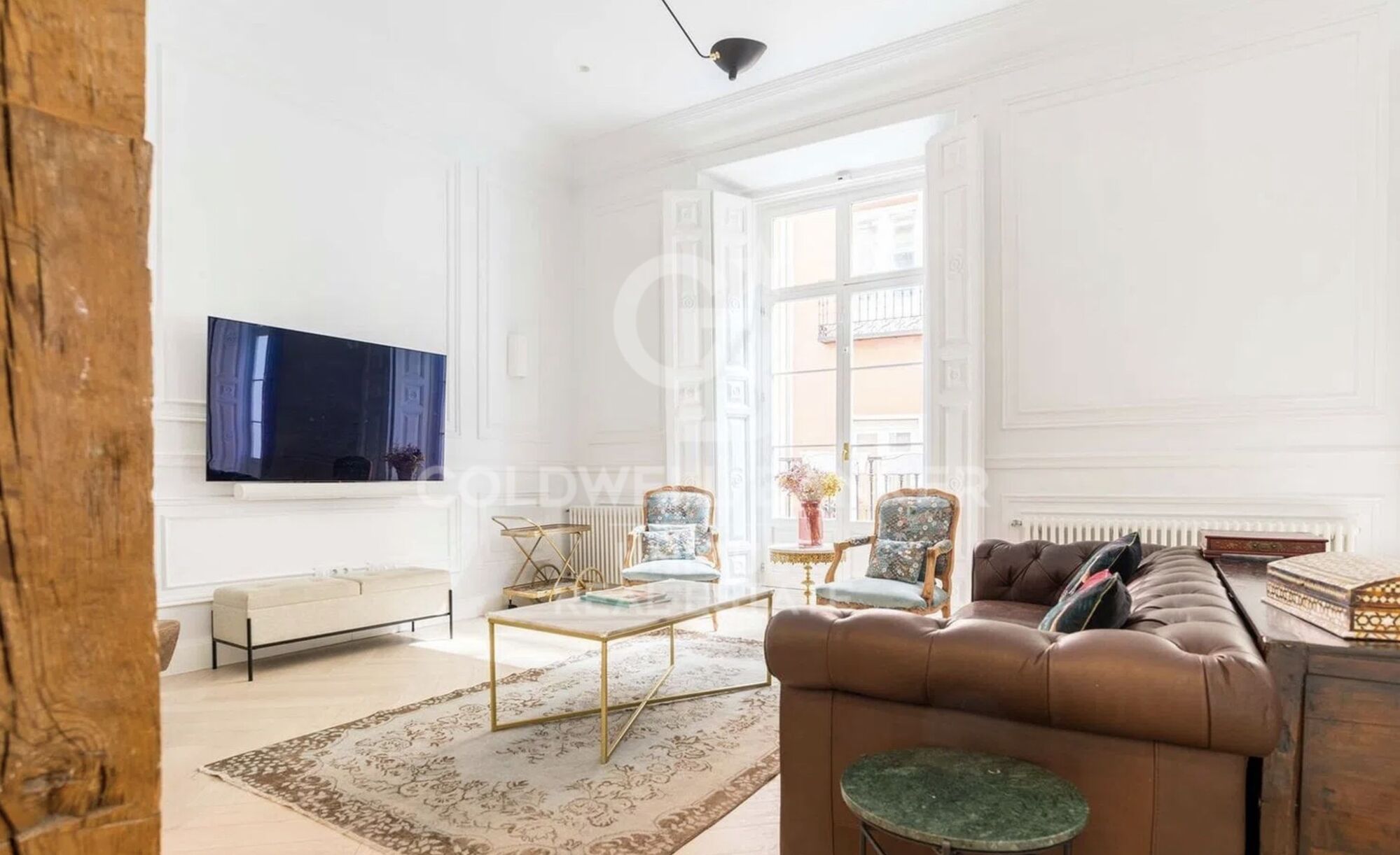 Renovated exterior apartment in Barrio de Las Letras, Madrid