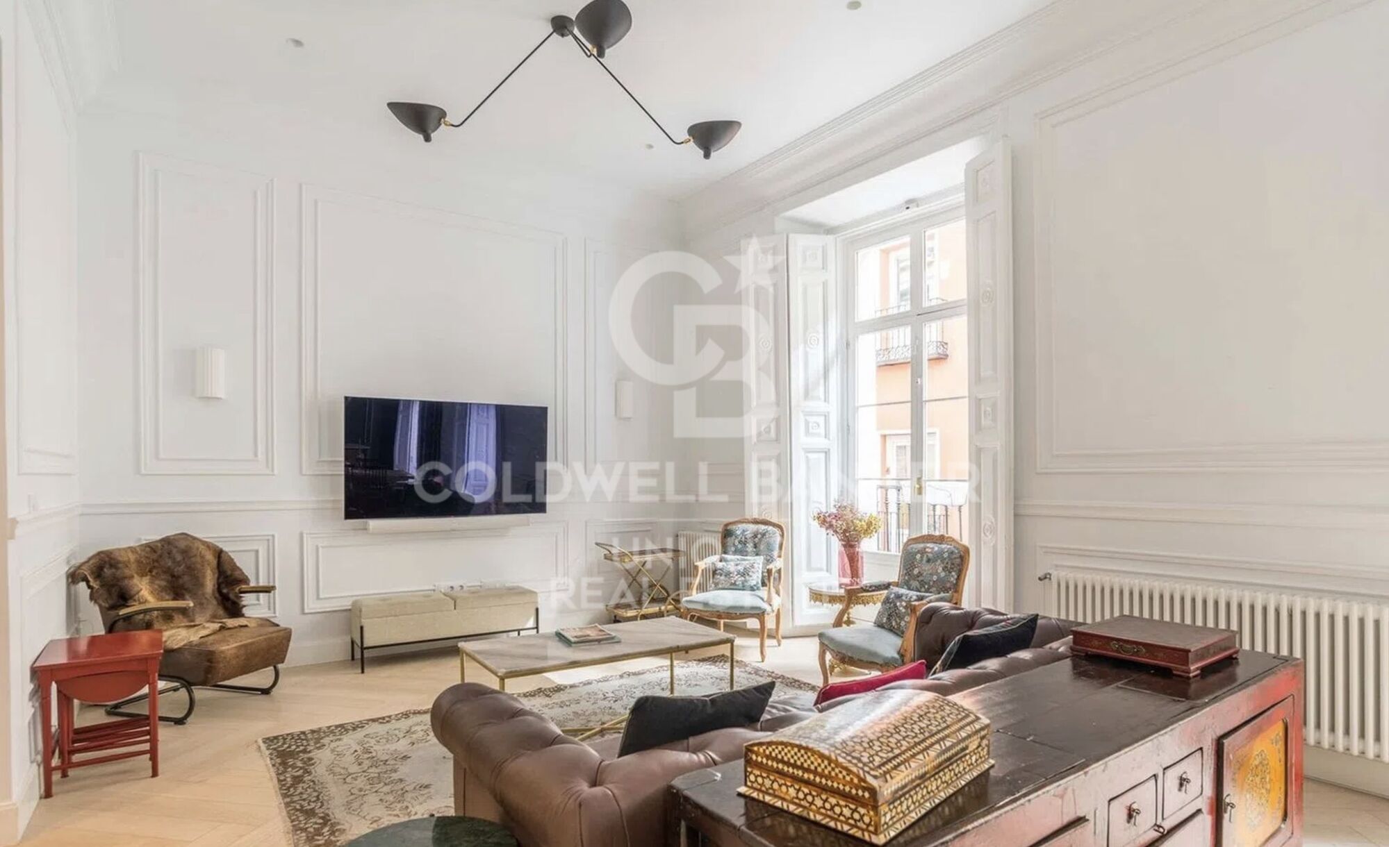 Renovated exterior apartment in Barrio de Las Letras, Madrid
