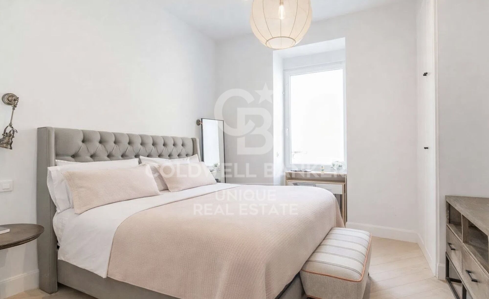 Renovated exterior apartment in Barrio de Las Letras, Madrid