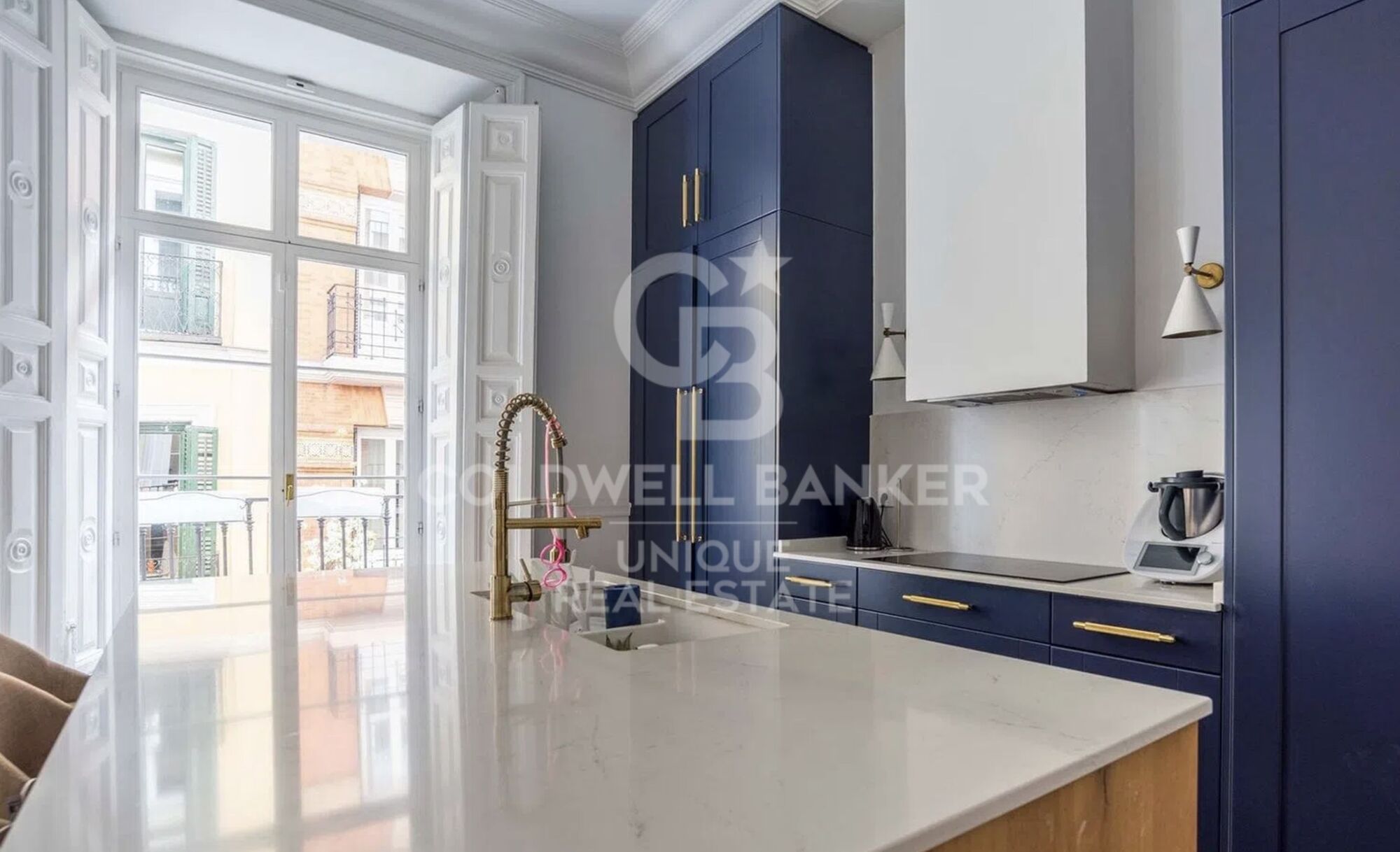 Renovated exterior apartment in Barrio de Las Letras, Madrid