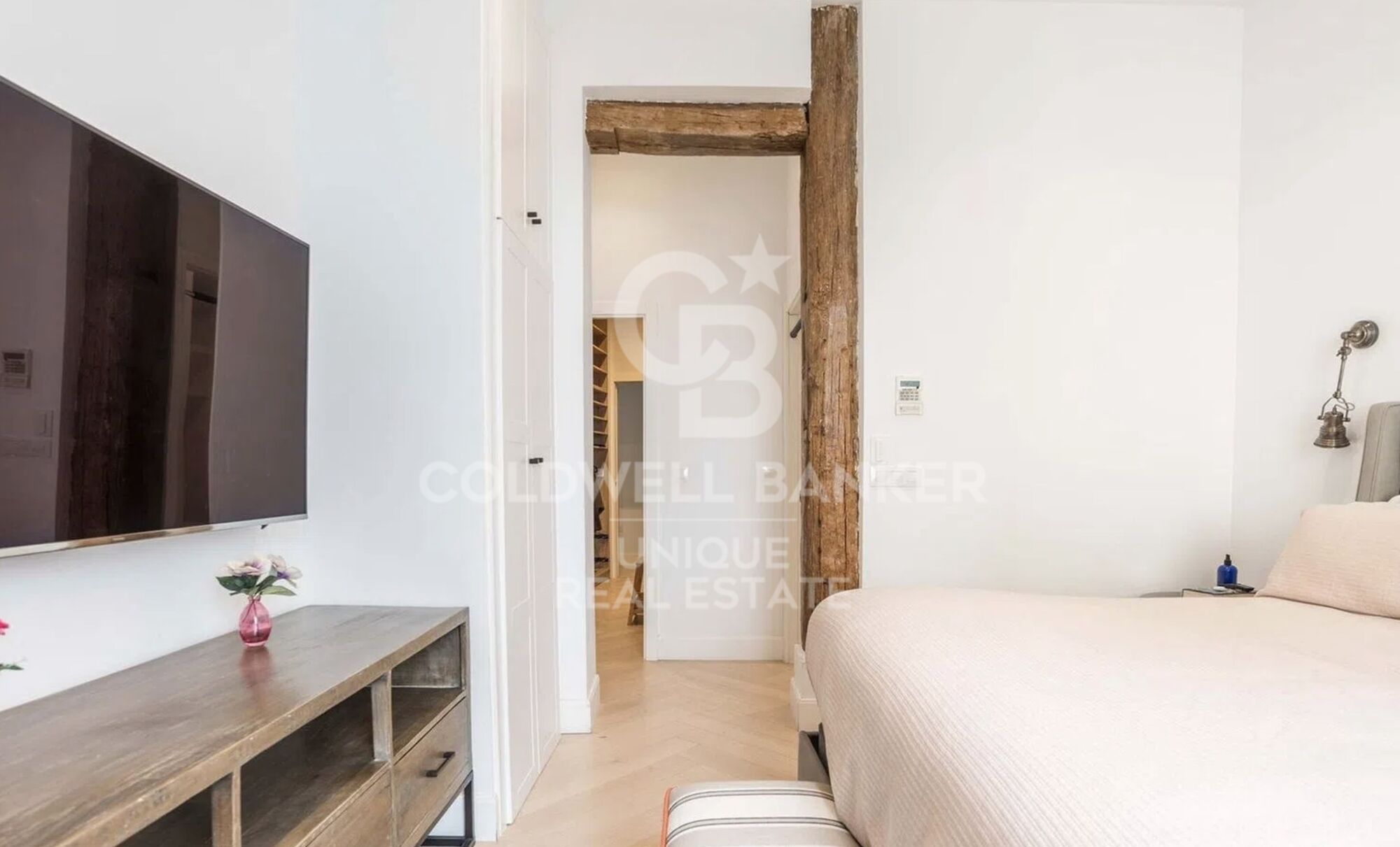 Renovated exterior apartment in Barrio de Las Letras, Madrid
