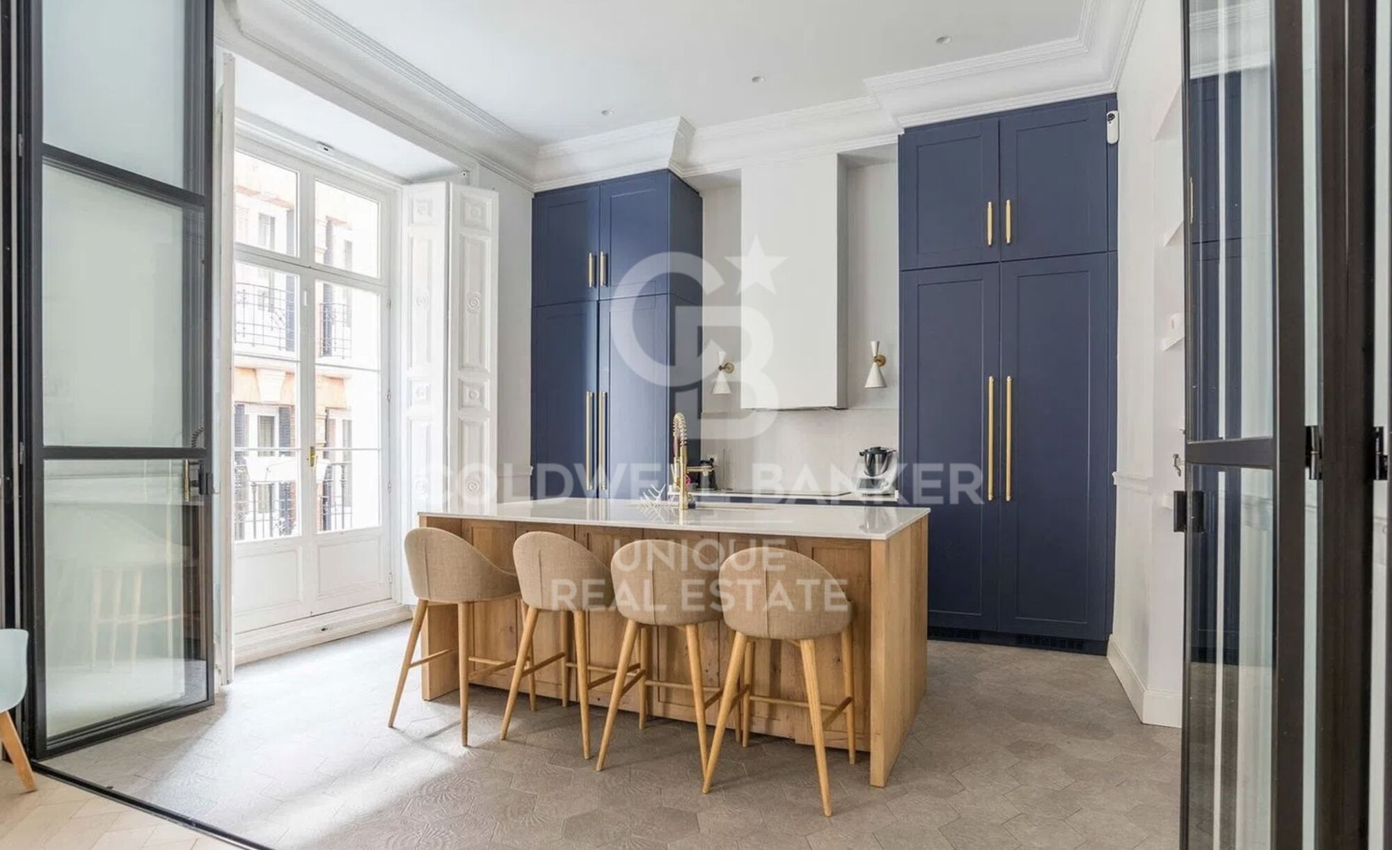 Renovated exterior apartment in Barrio de Las Letras, Madrid