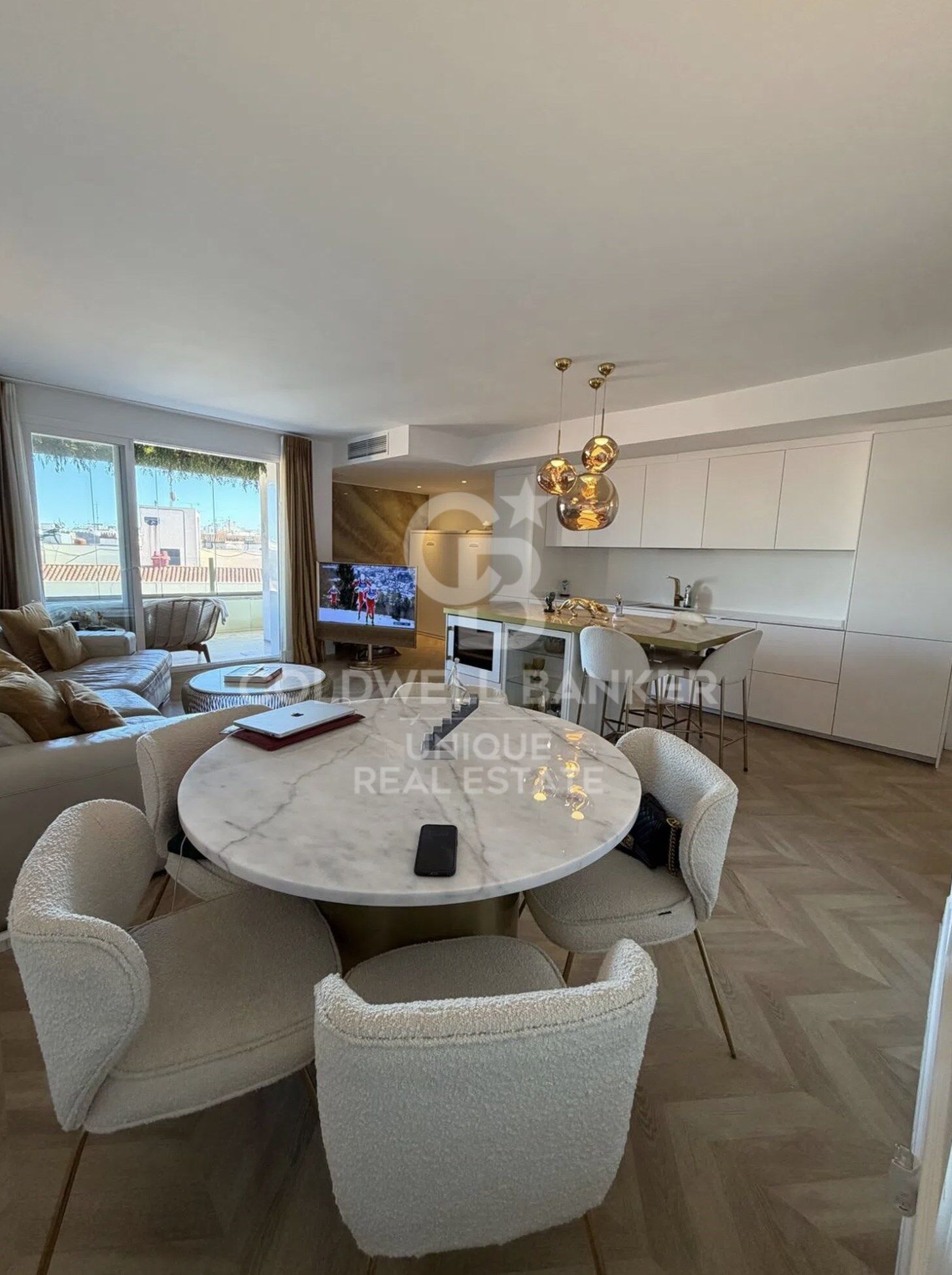 Renovated exterior penthouse with terrace, garage and storage room in Recoletos, Madrid