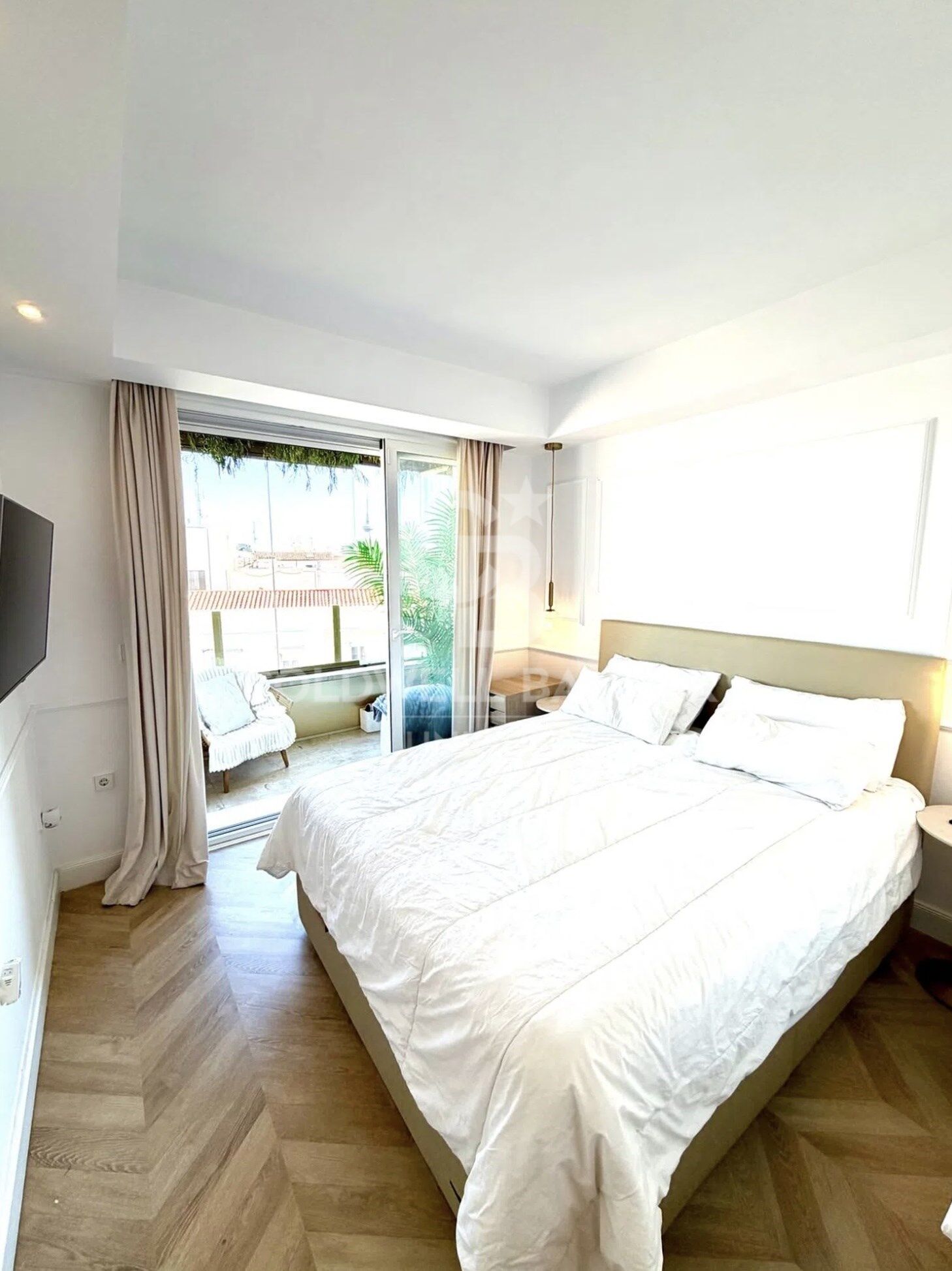 Renovated exterior penthouse with terrace, garage and storage room in Recoletos, Madrid