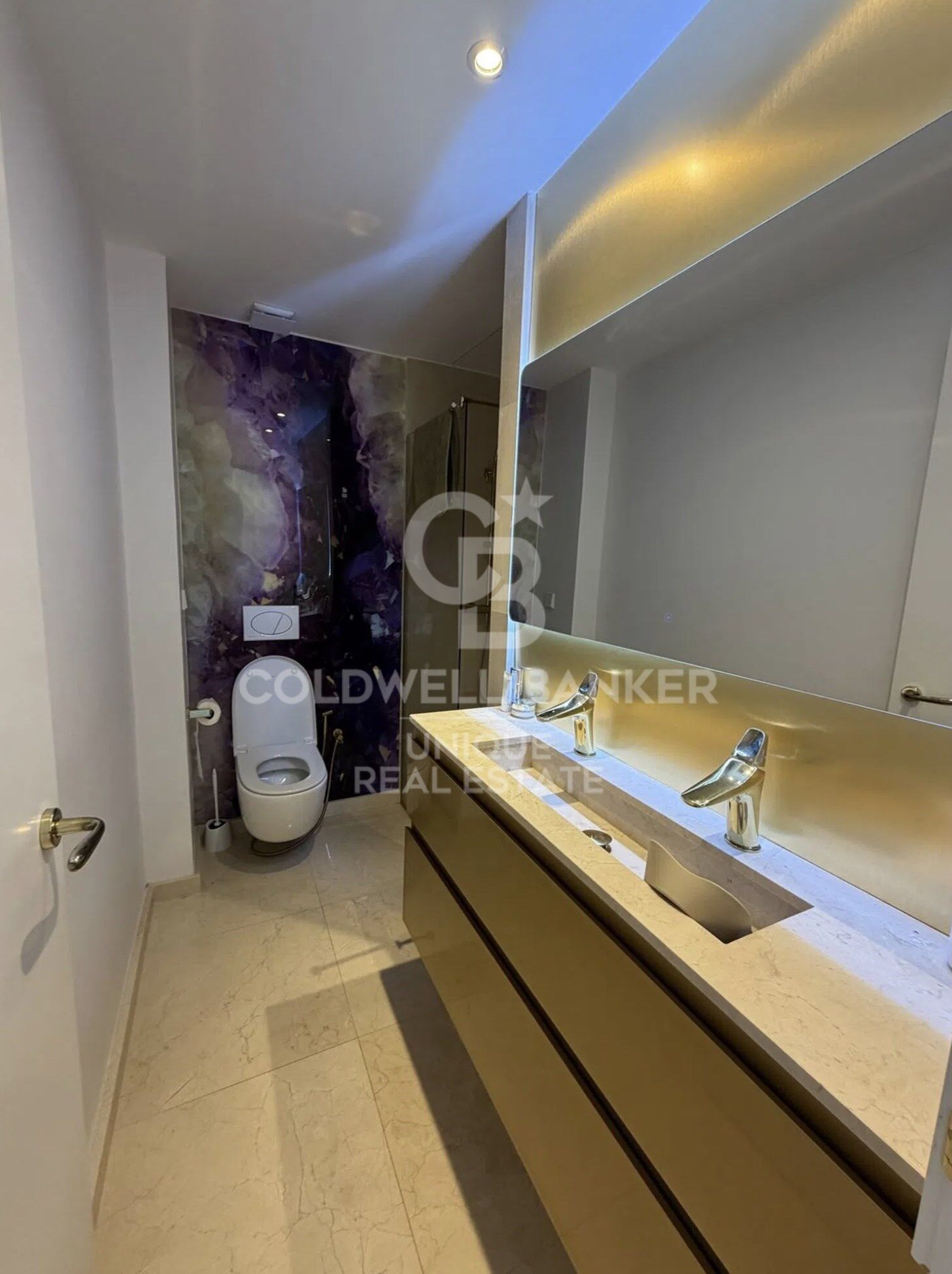 Renovated exterior penthouse with terrace, garage and storage room in Recoletos, Madrid