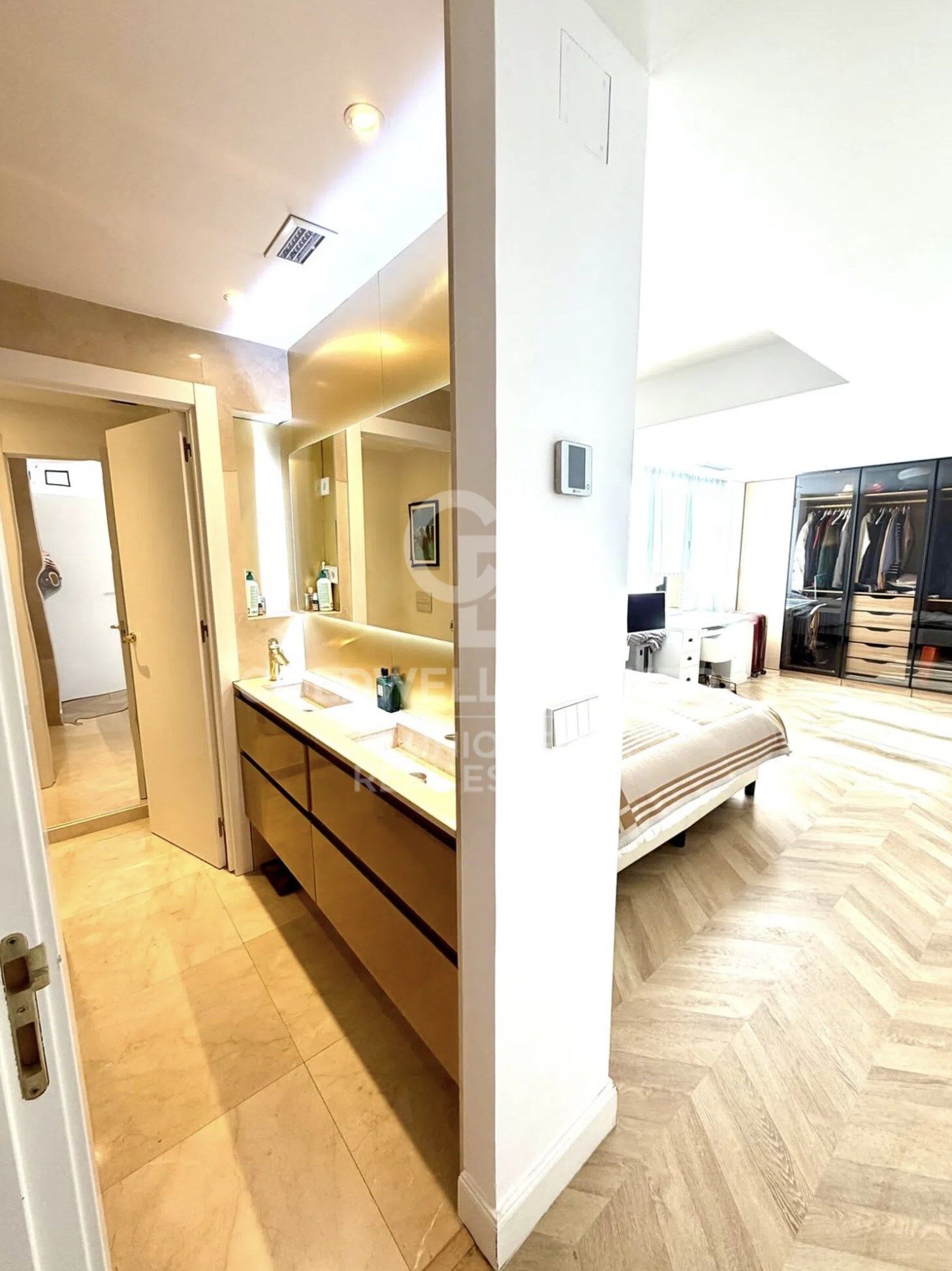 Renovated exterior penthouse with terrace, garage and storage room in Recoletos, Madrid