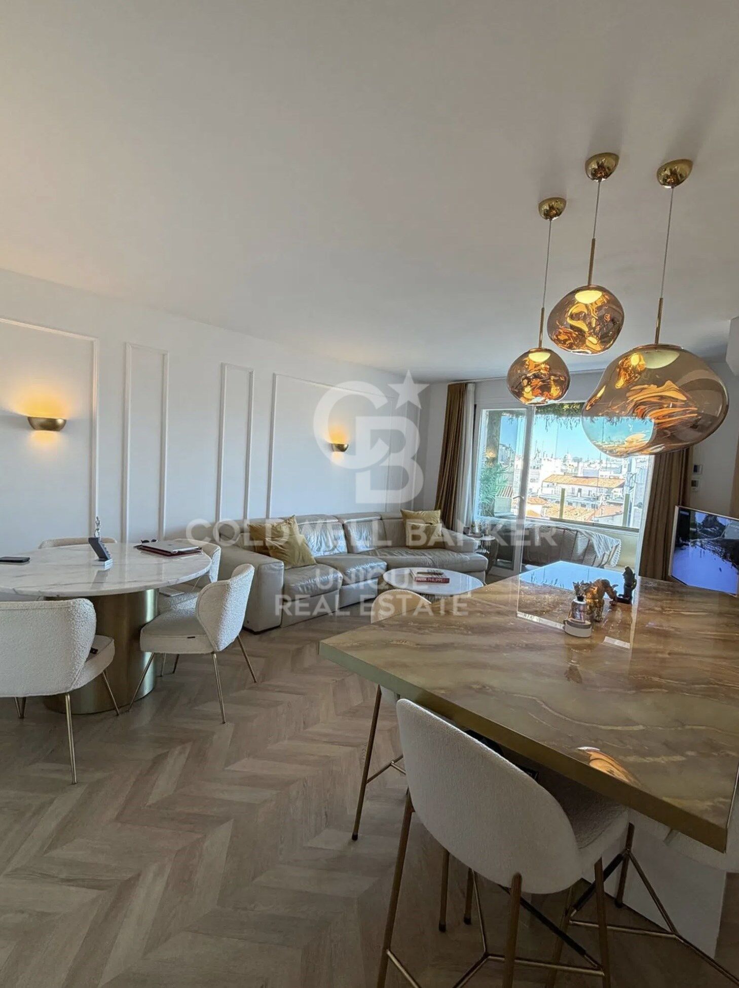 Renovated exterior penthouse with terrace, garage and storage room in Recoletos, Madrid