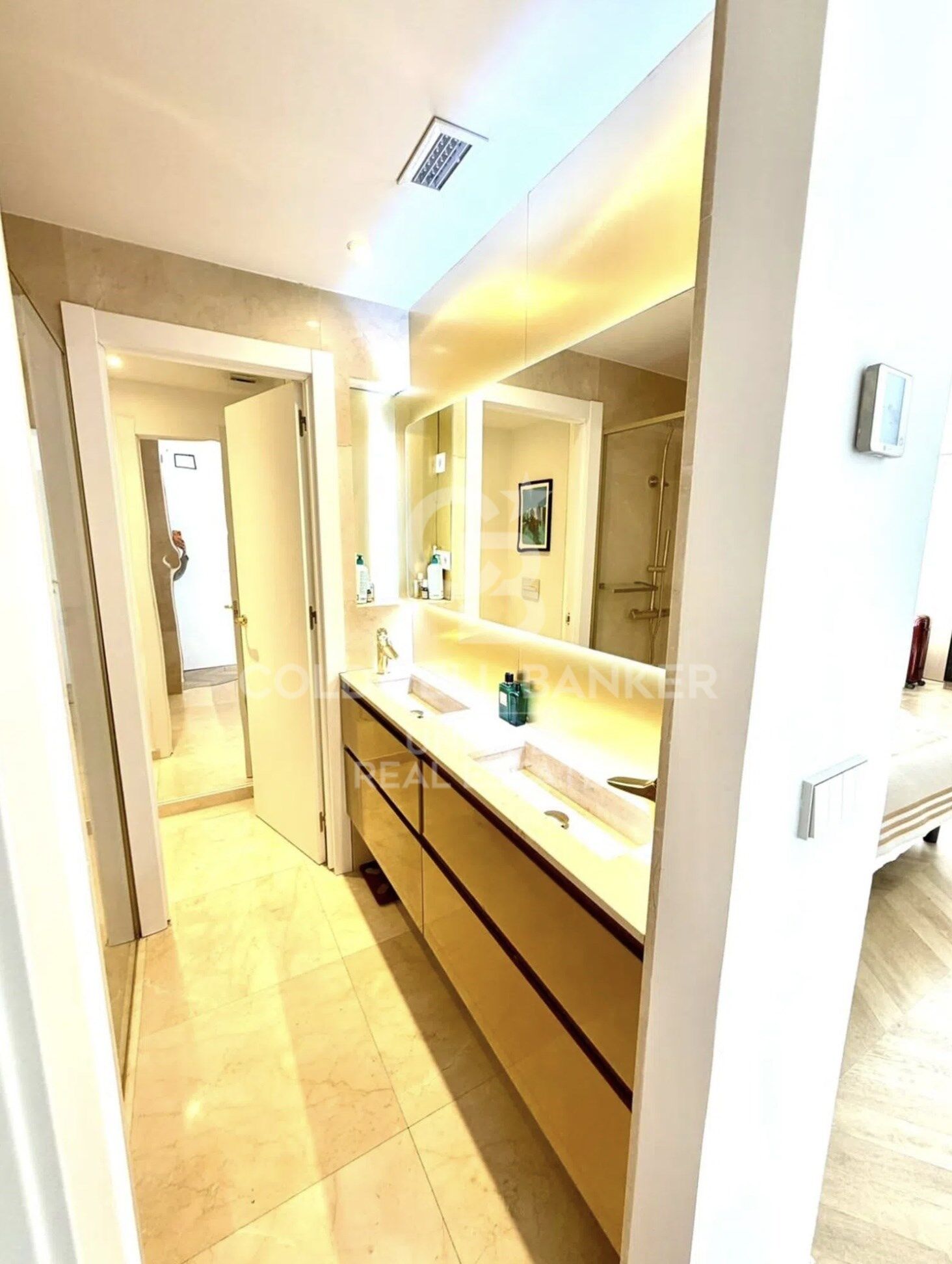 Renovated exterior penthouse with terrace, garage and storage room in Recoletos, Madrid