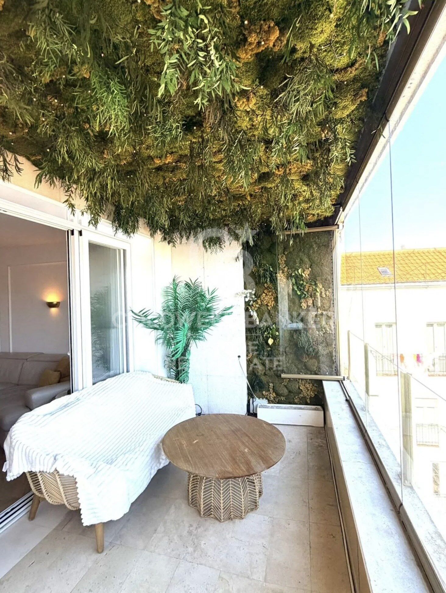 Renovated exterior penthouse with terrace, garage and storage room in Recoletos, Madrid