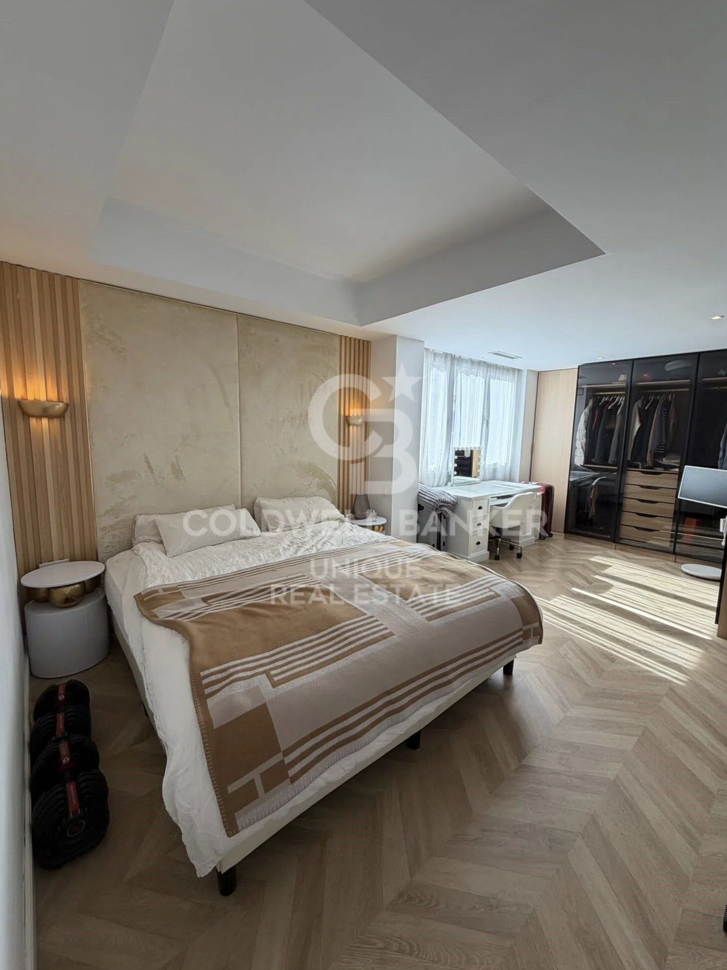 Renovated exterior penthouse with terrace, garage and storage room in Recoletos, Madrid