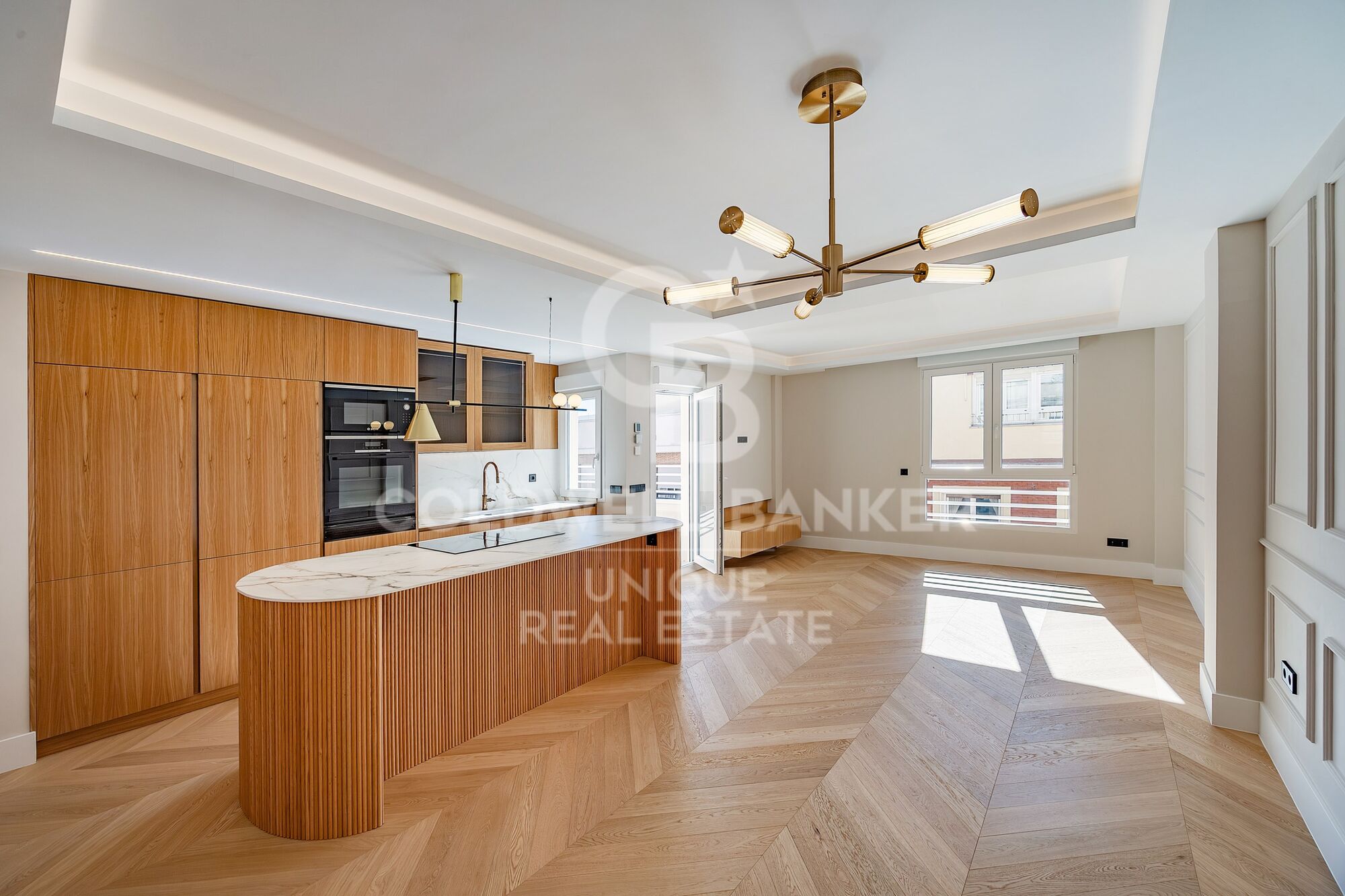 Renovated exterior penthouse with terrace in Trafalgar, Madrid