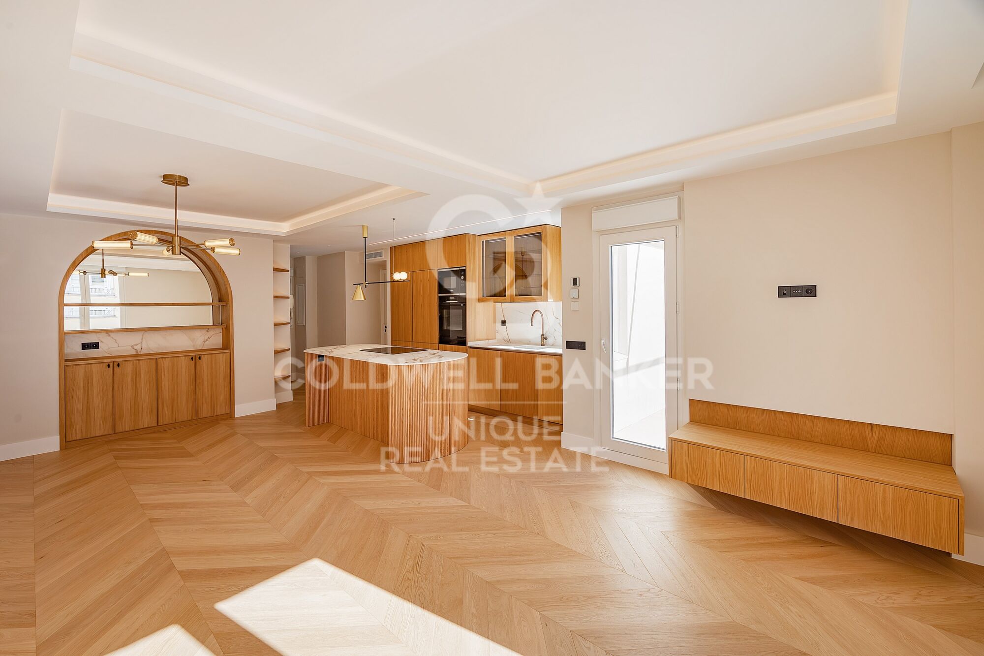 Renovated exterior penthouse with terrace in Trafalgar, Madrid