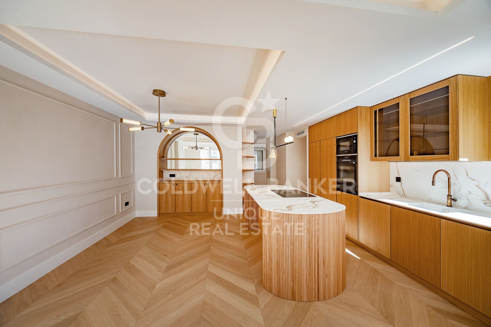 Renovated exterior penthouse with terrace in Trafalgar, Madrid