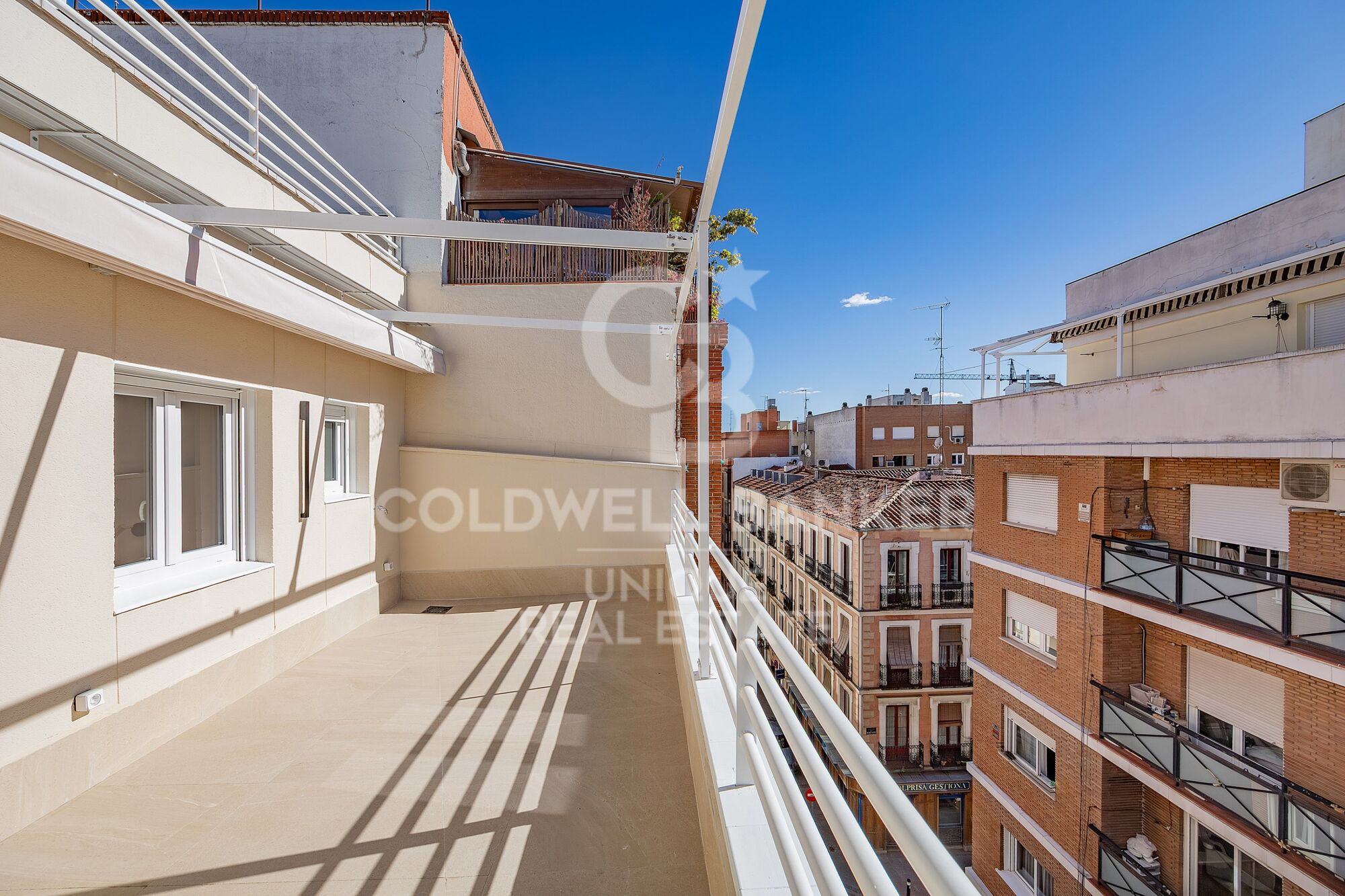 Renovated exterior penthouse with terrace in Trafalgar, Madrid