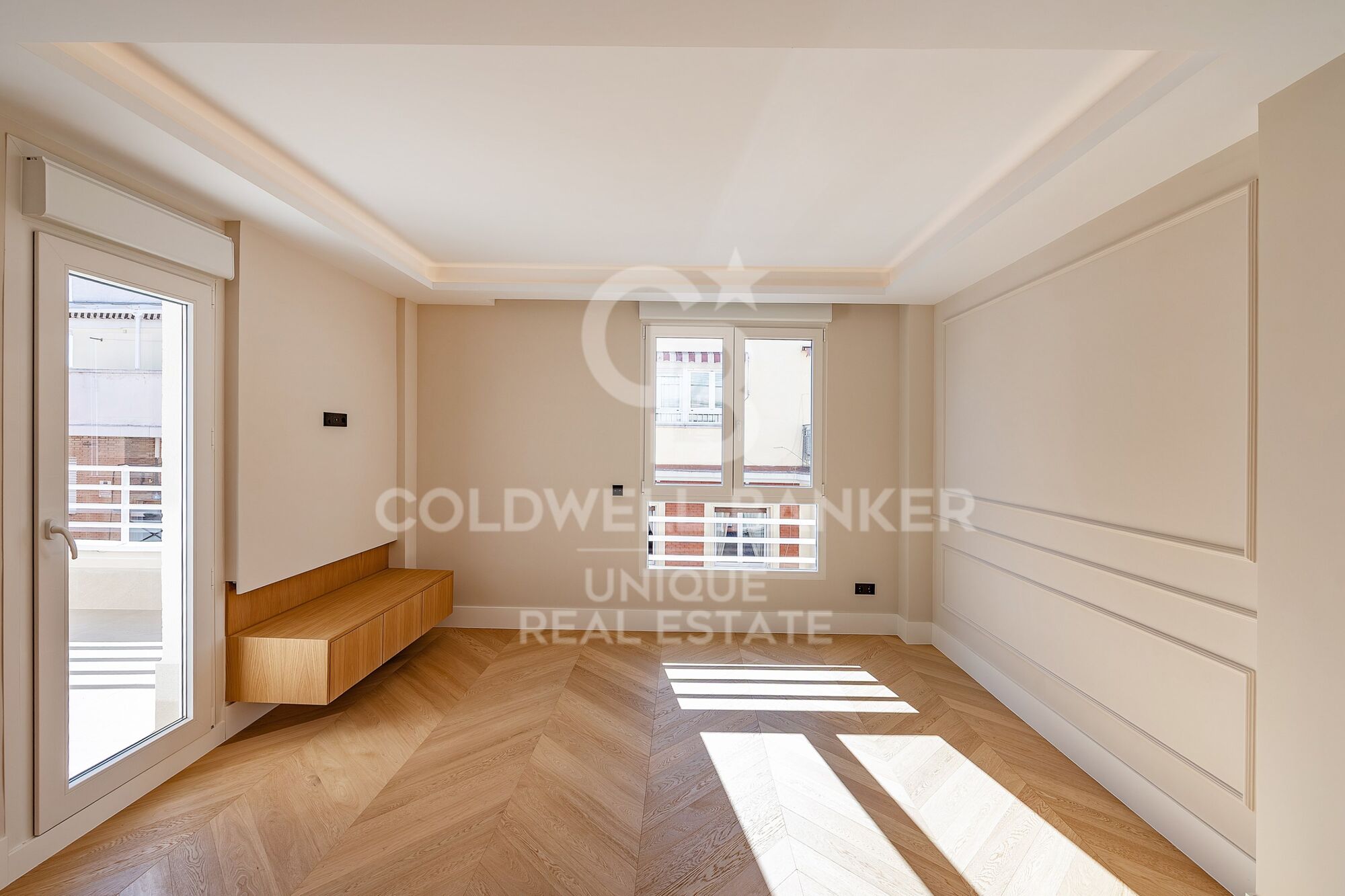 Renovated exterior penthouse with terrace in Trafalgar, Madrid
