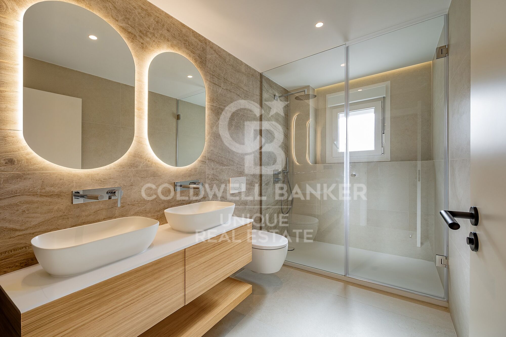 Renovated exterior penthouse with terrace in Trafalgar, Madrid