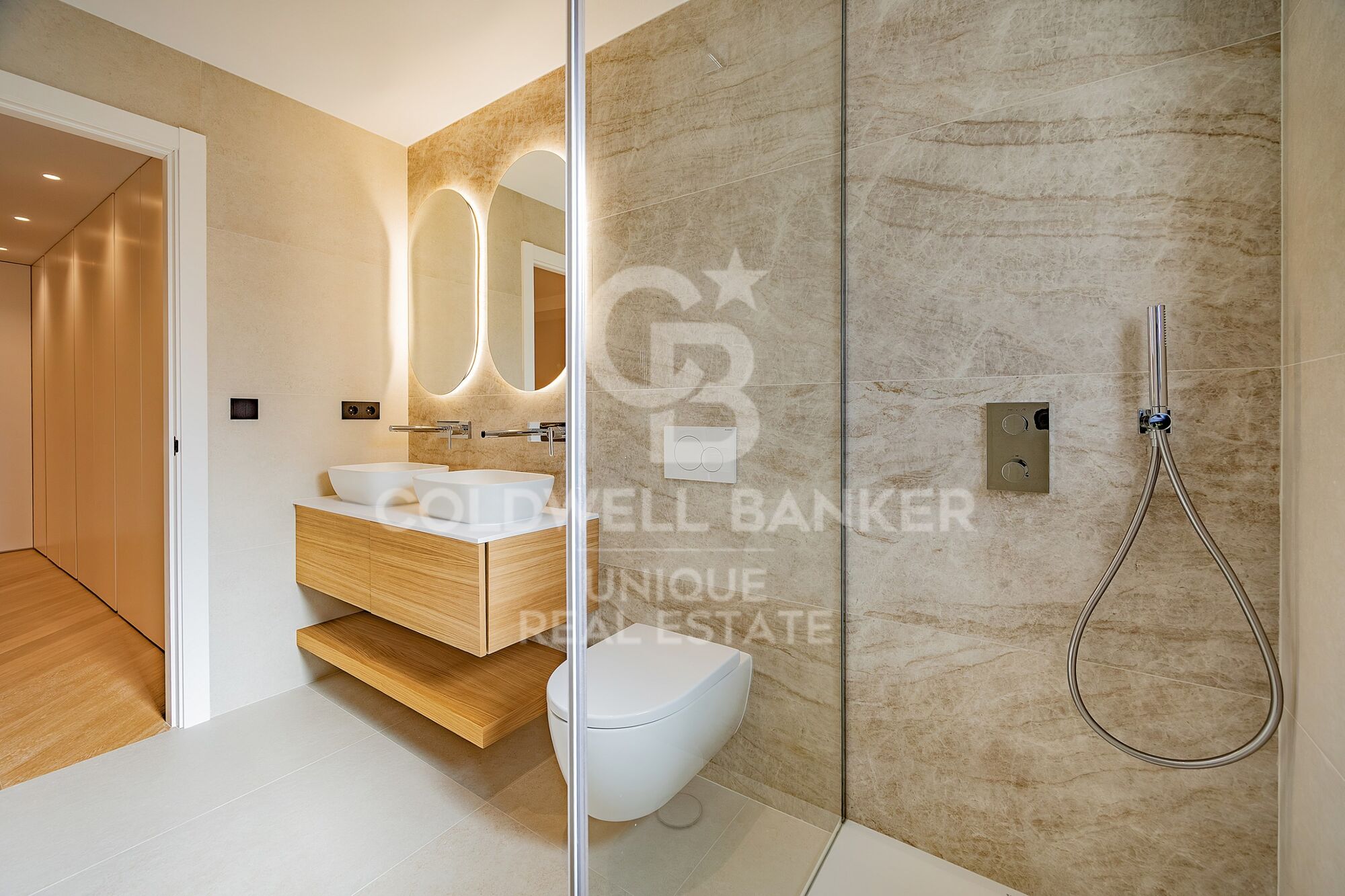 Renovated exterior penthouse with terrace in Trafalgar, Madrid