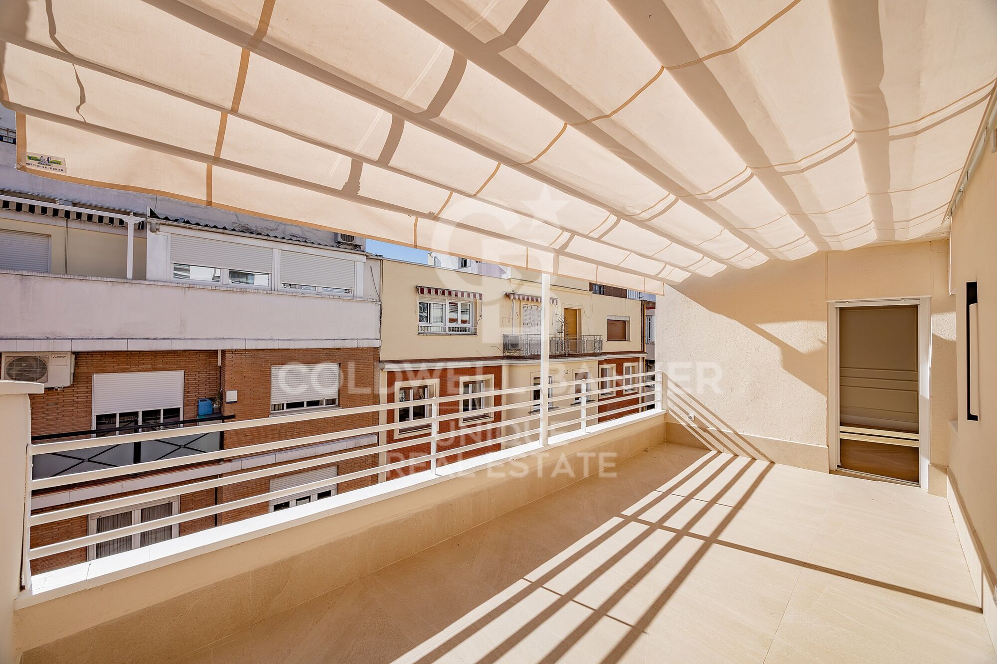 Renovated exterior penthouse with terrace in Trafalgar, Madrid