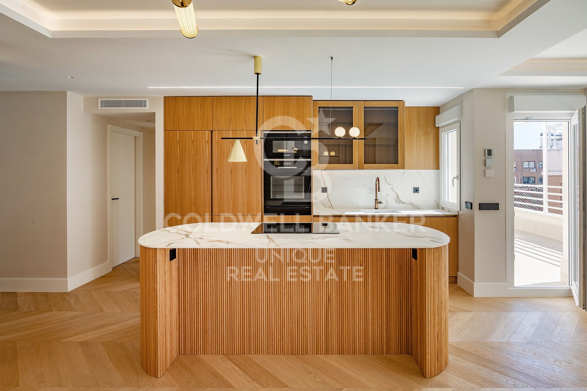 Renovated exterior penthouse with terrace in Trafalgar, Madrid